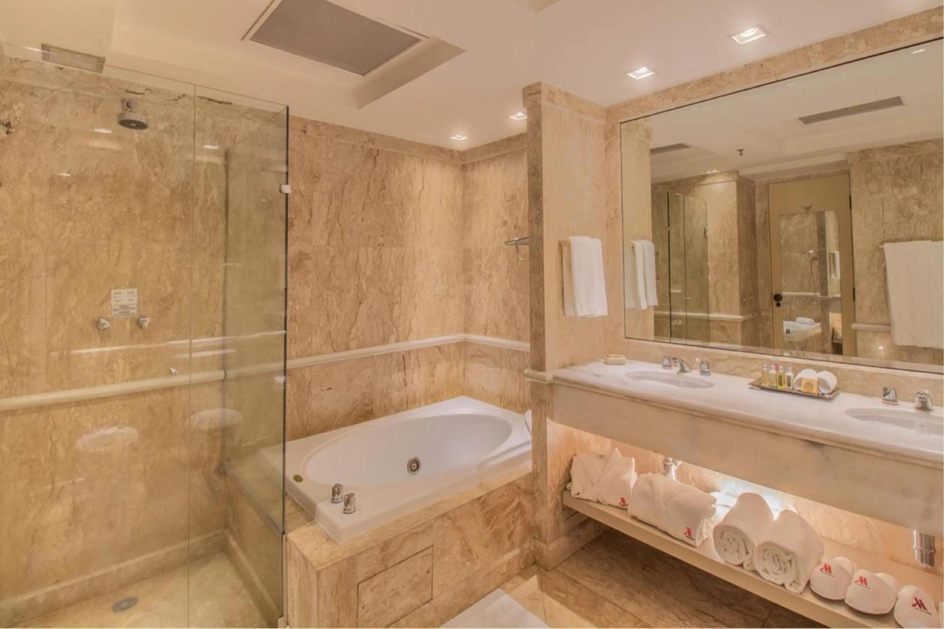 Bathroom in Marriott São Paulo Airport Hotel