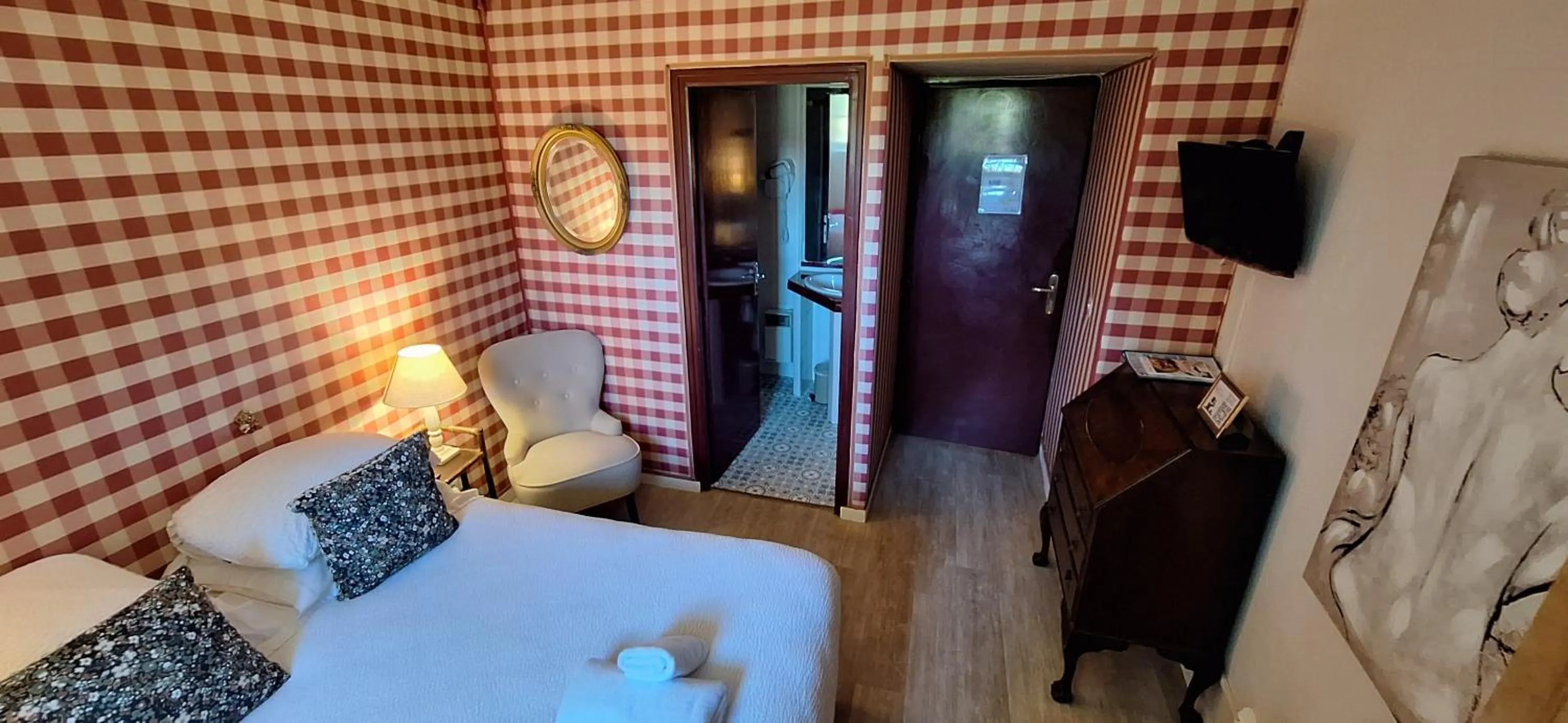 Bed in Hôtel Kastell Dinec'h