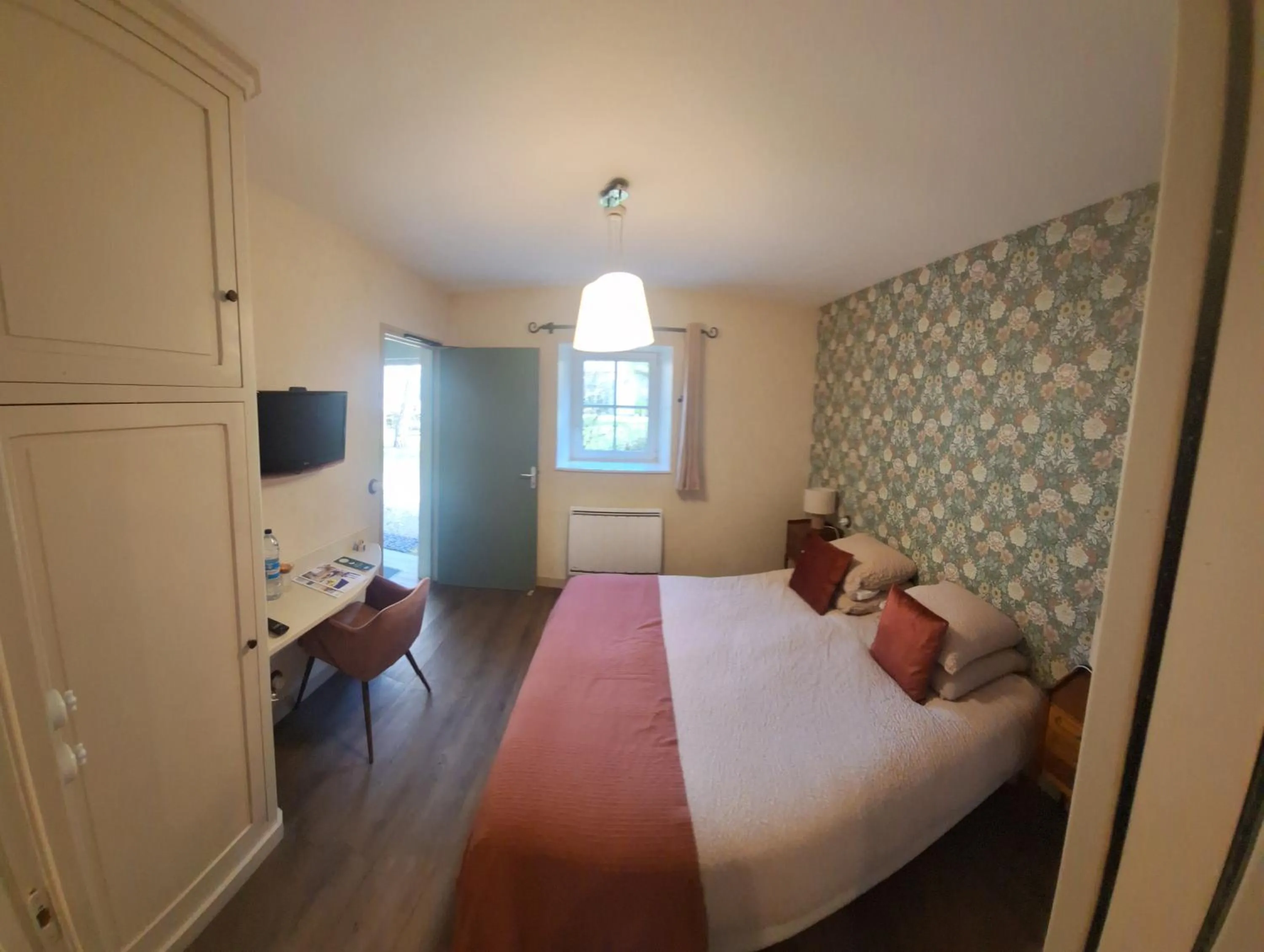 Bed in Hôtel Kastell Dinec'h