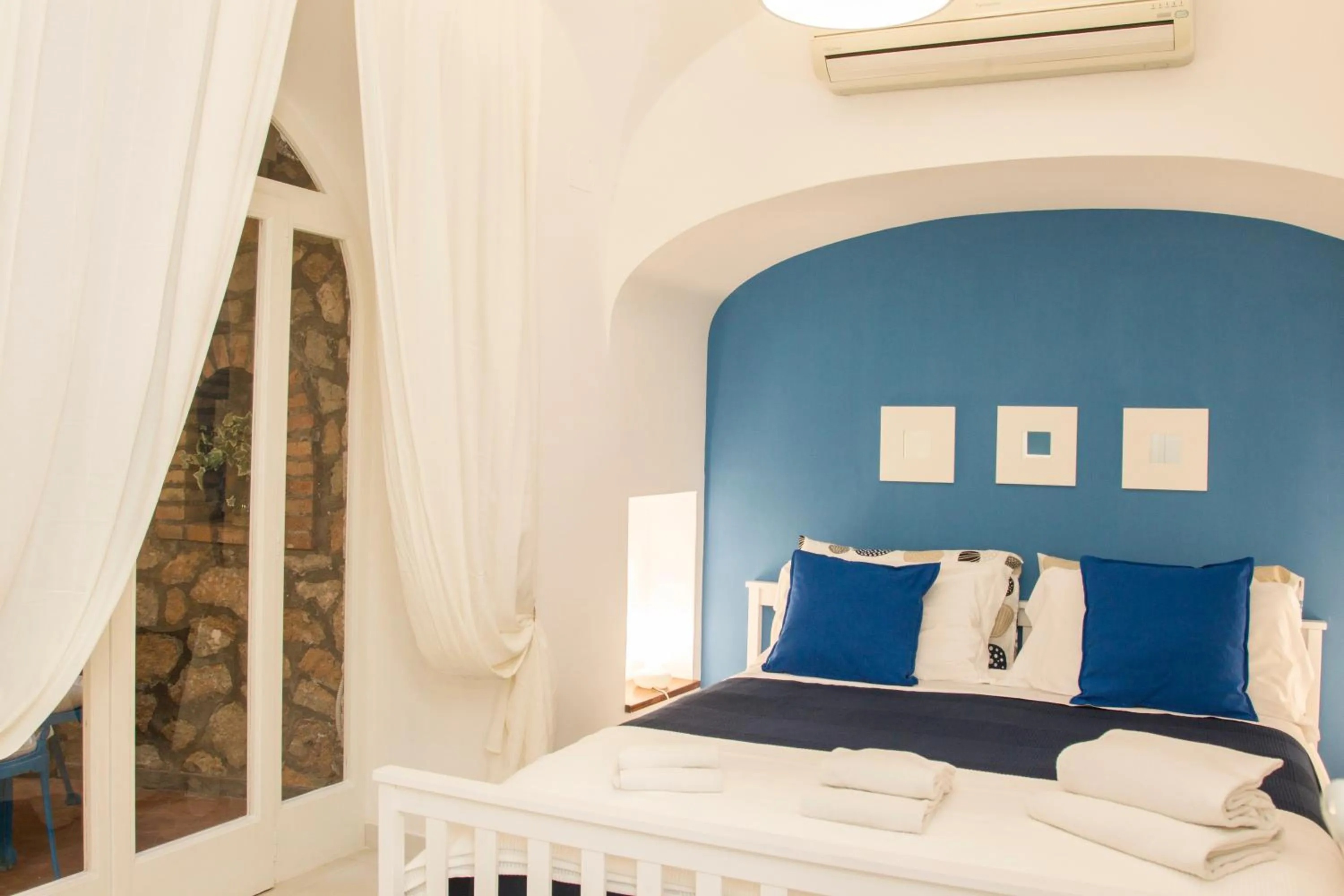 Bed in Capri Blue