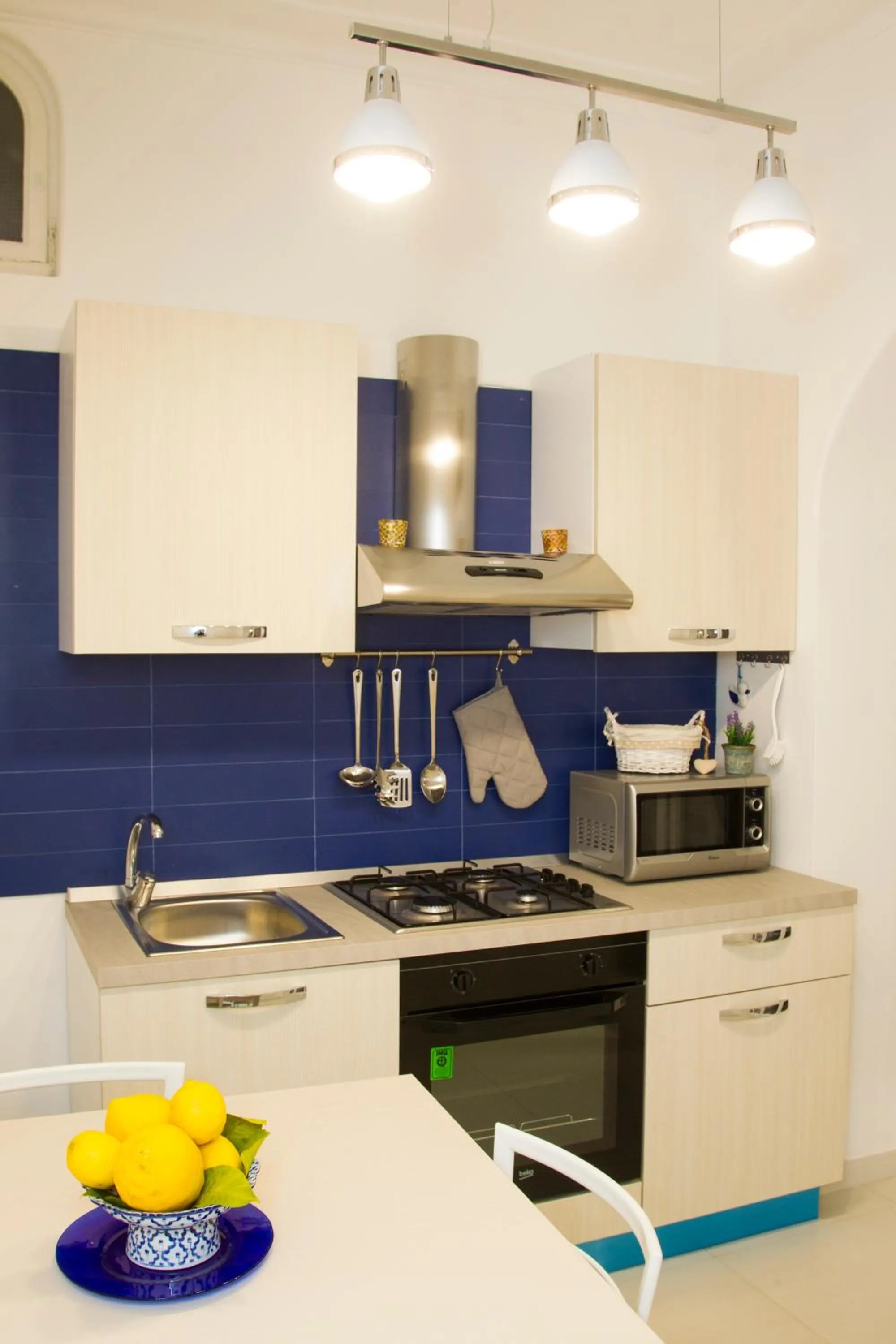 Kitchen or kitchenette in Capri Blue