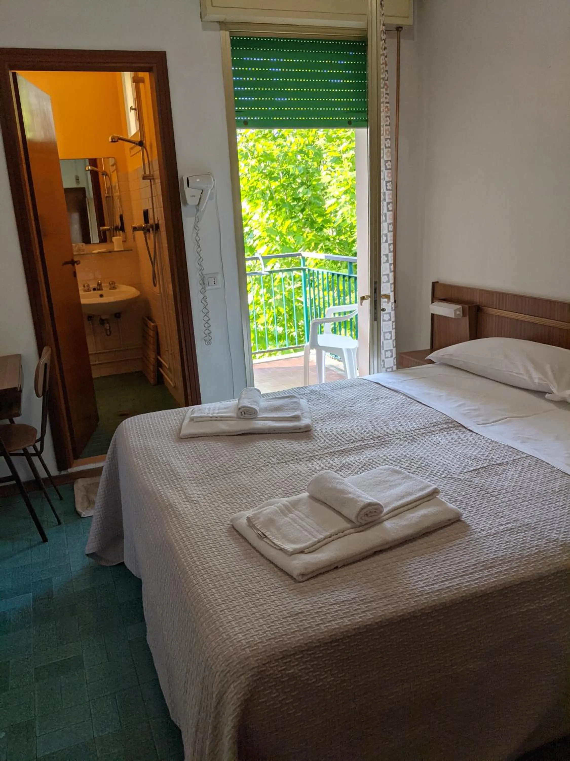 Photo of the whole room, Bed in Hotel Bellevue