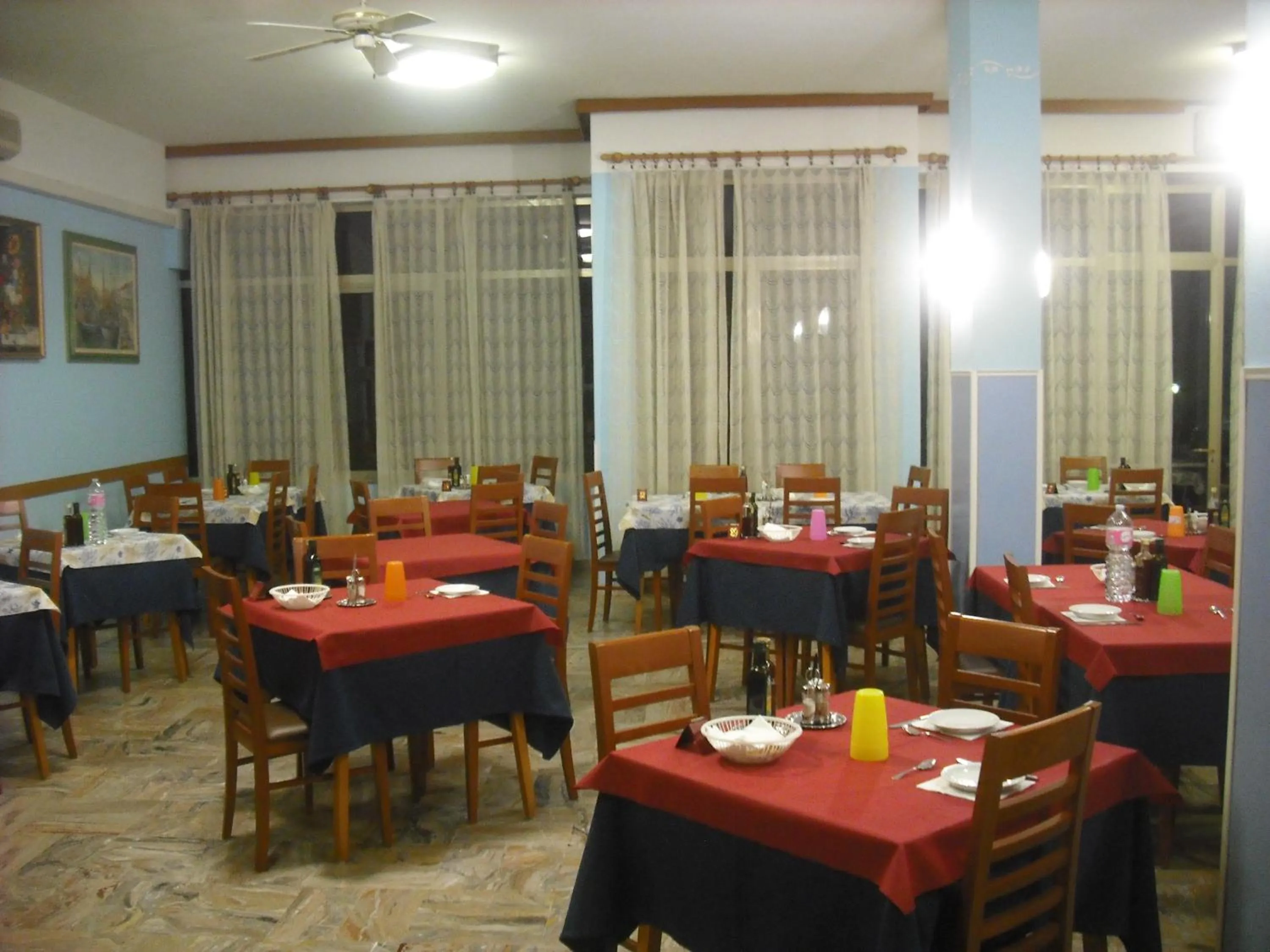 Restaurant/places to eat in Hotel Bellevue