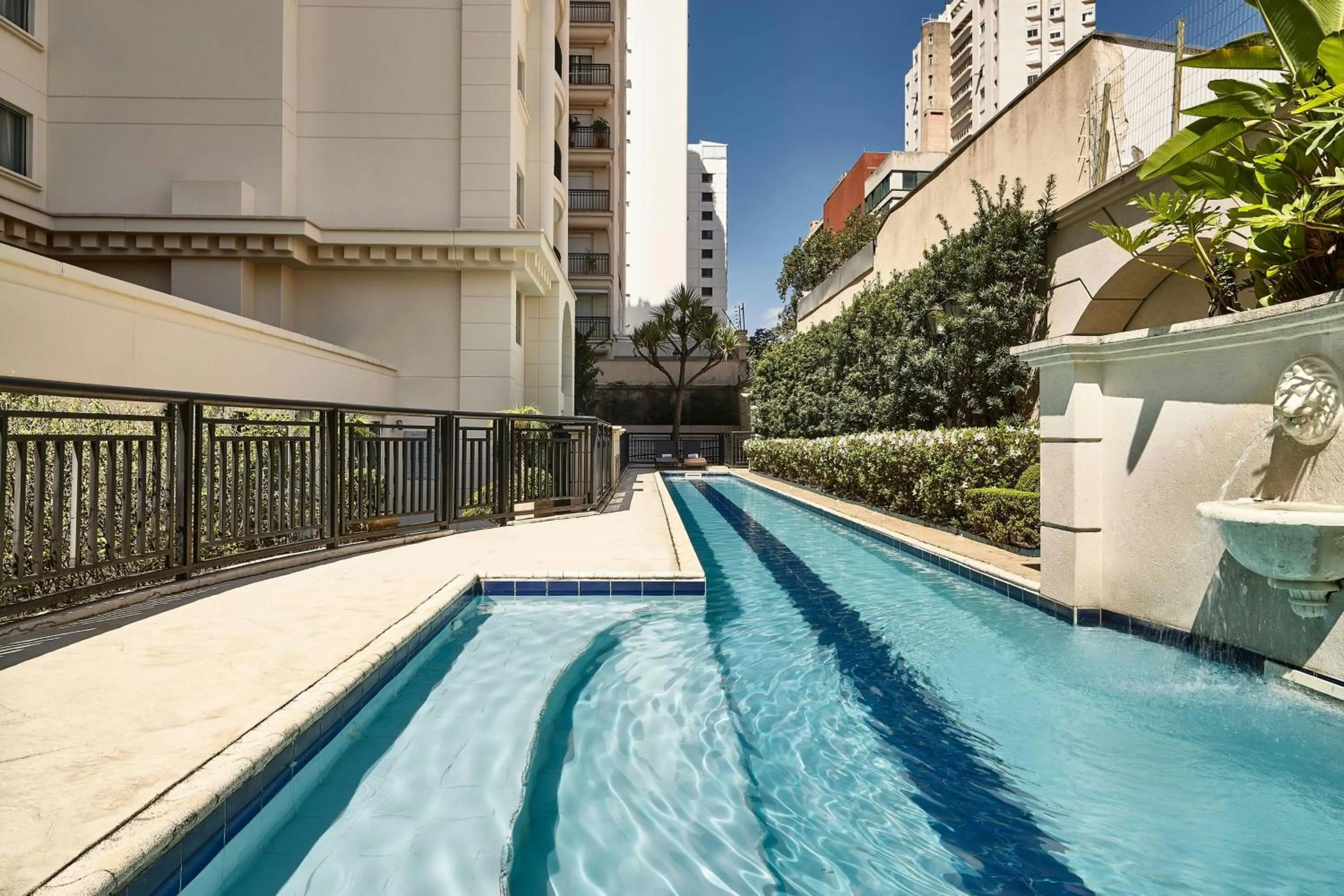 Swimming pool in Marriott Executive Apartments Sao Paulo