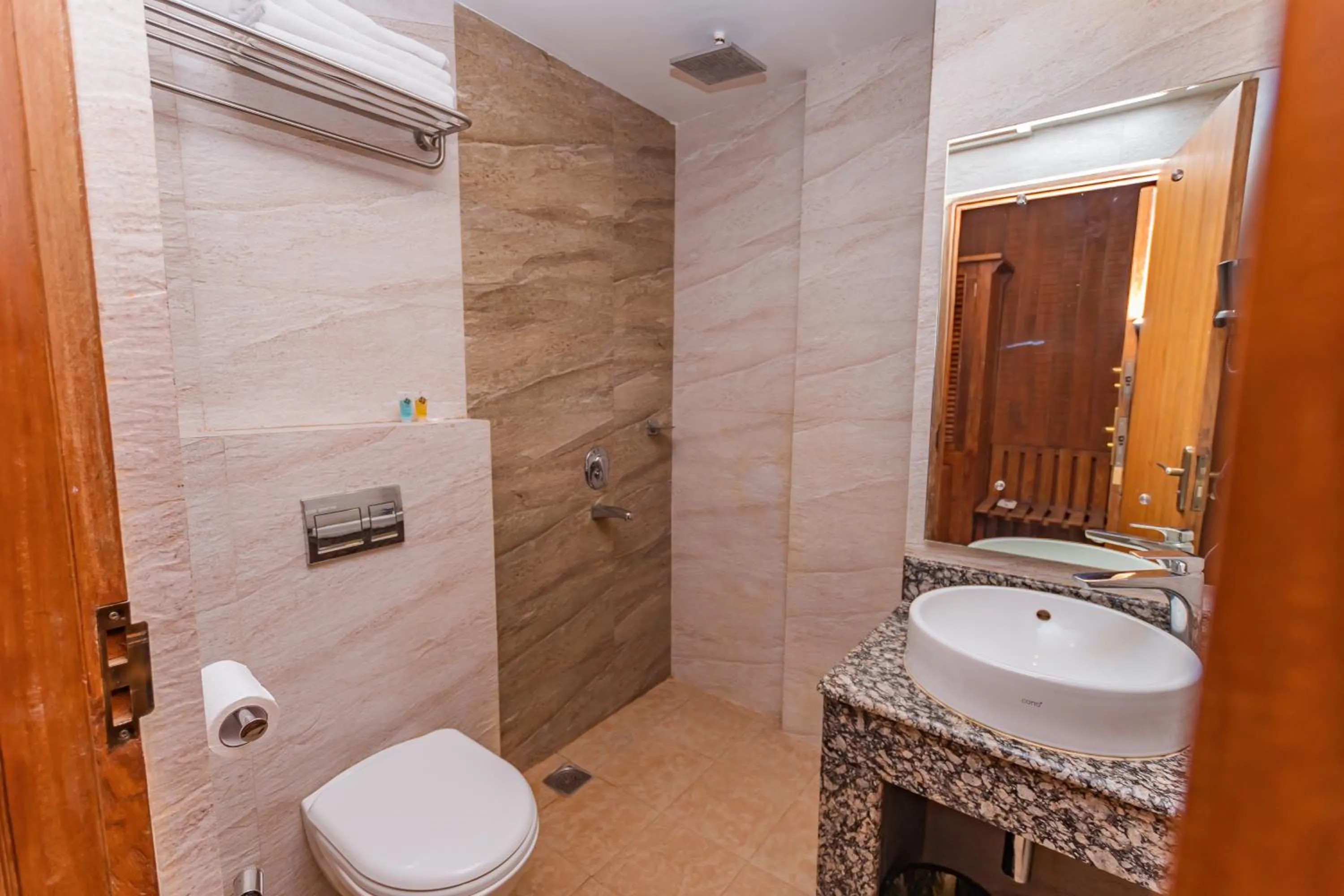 Shower in Pokhara Batika