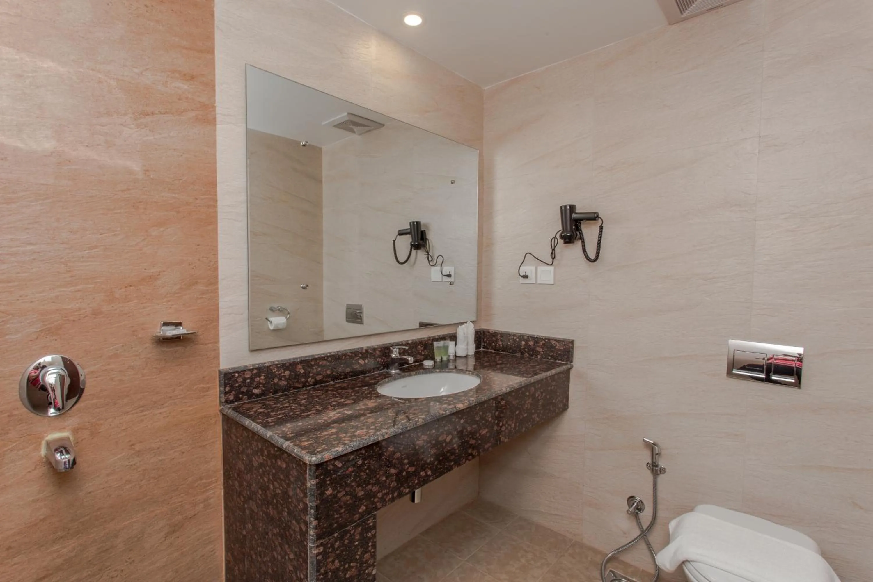 Shower in Pokhara Batika