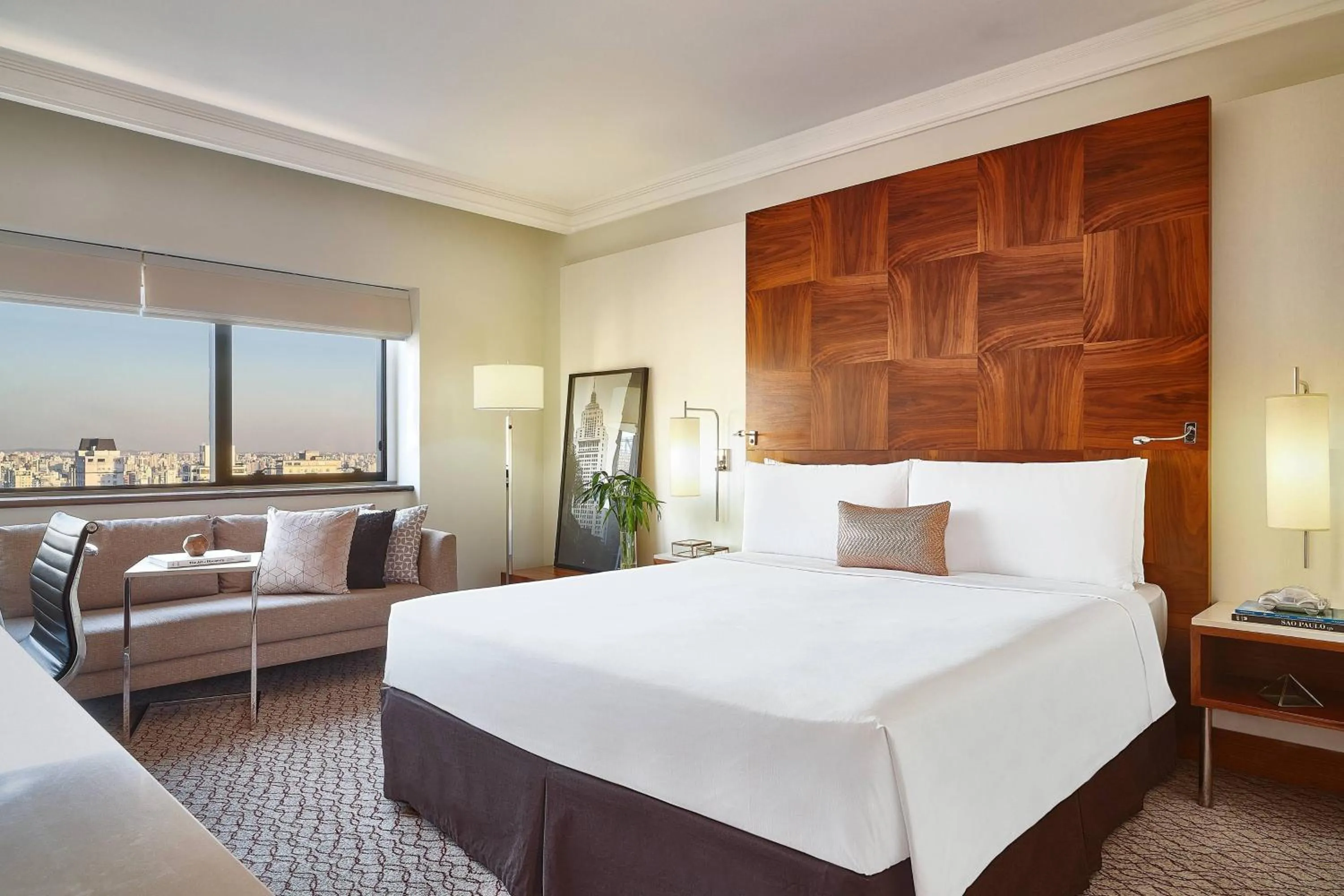 Photo of the whole room, Bed in Renaissance São Paulo Hotel