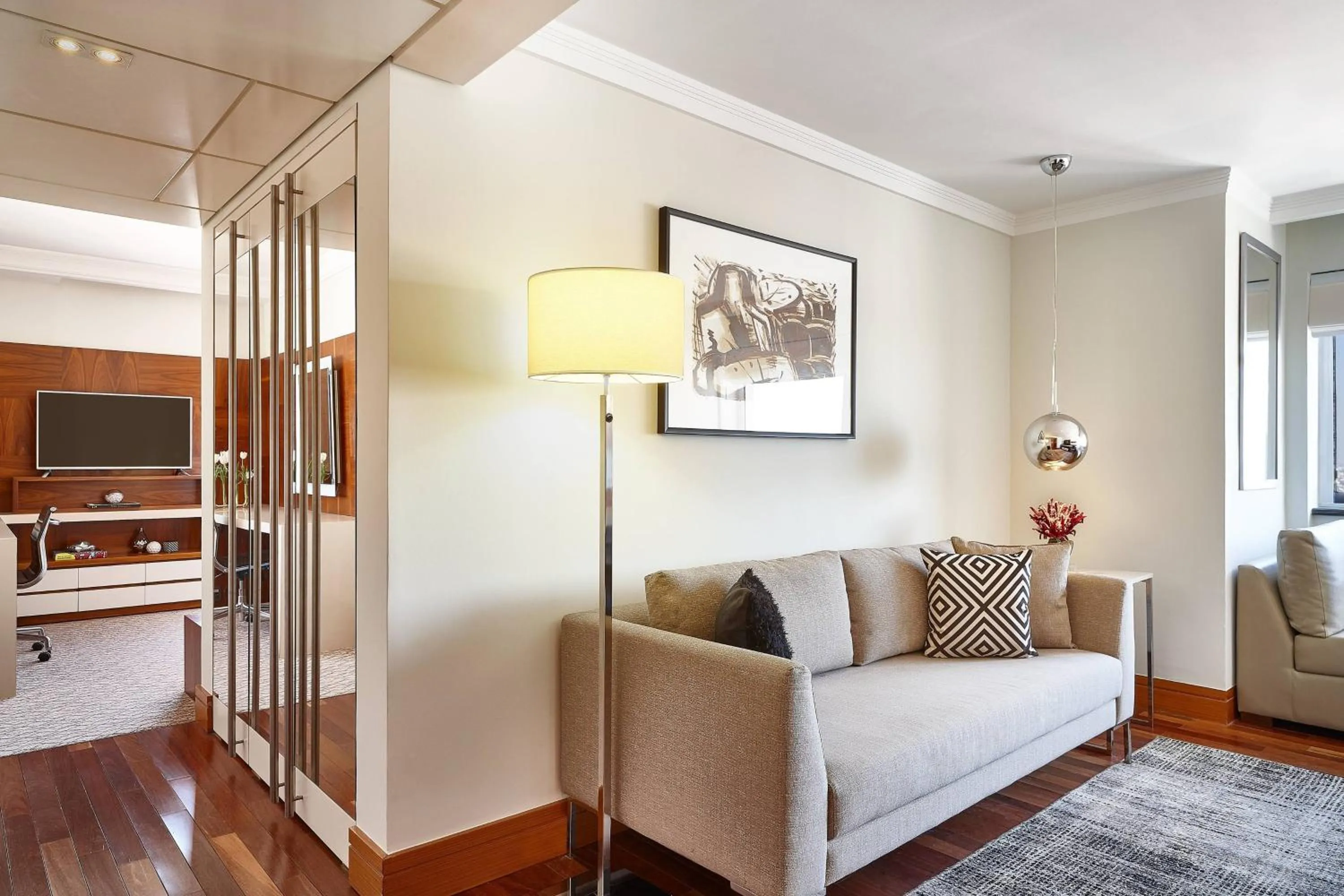 Living room in Renaissance São Paulo Hotel