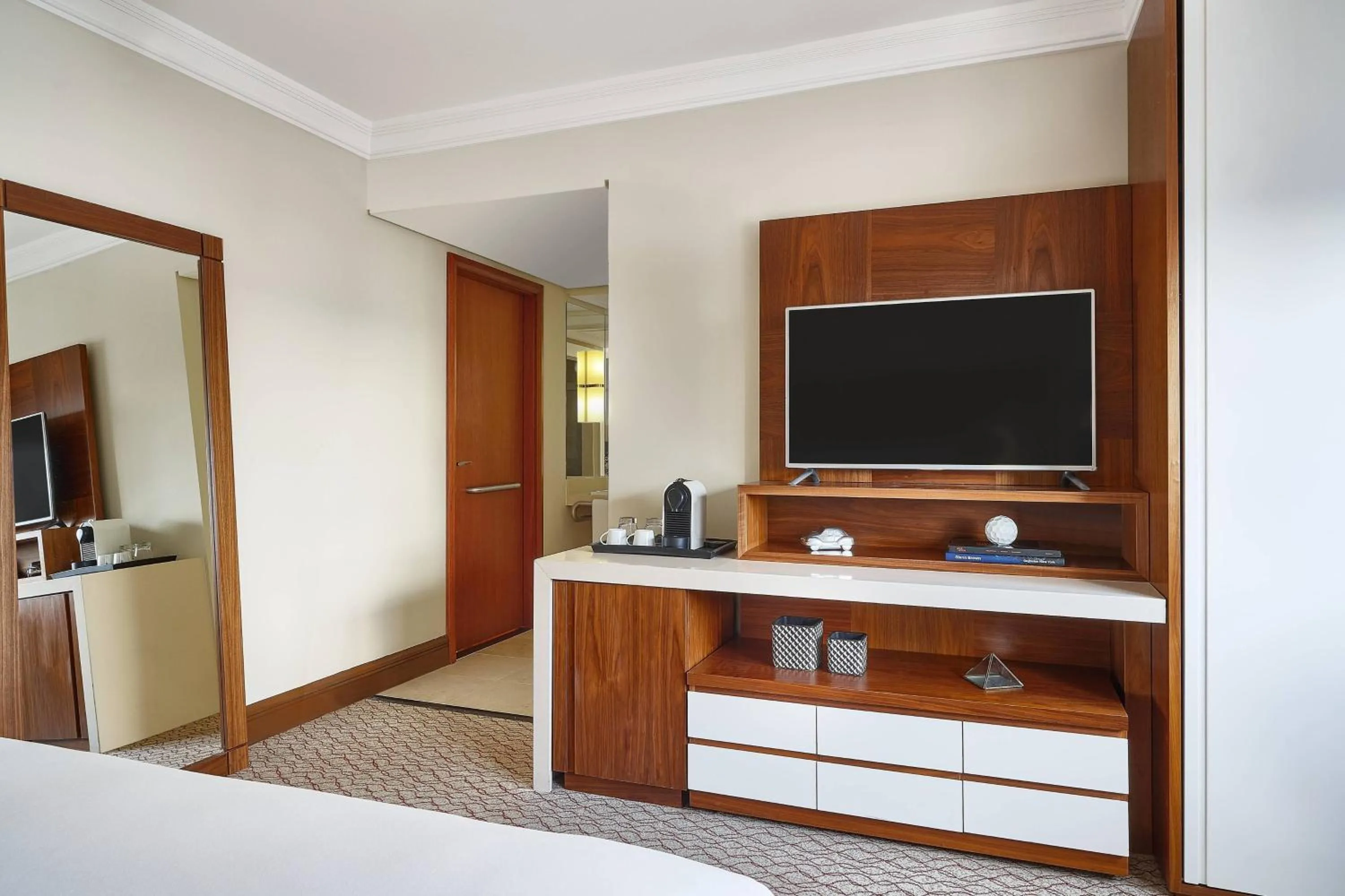 Photo of the whole room, Bed in Renaissance São Paulo Hotel