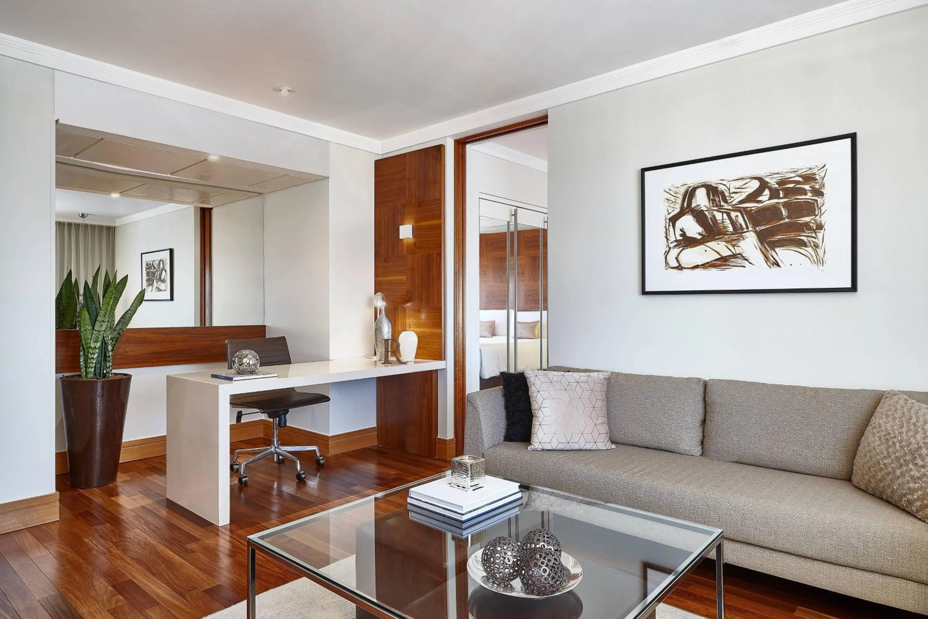 Living room in Renaissance São Paulo Hotel