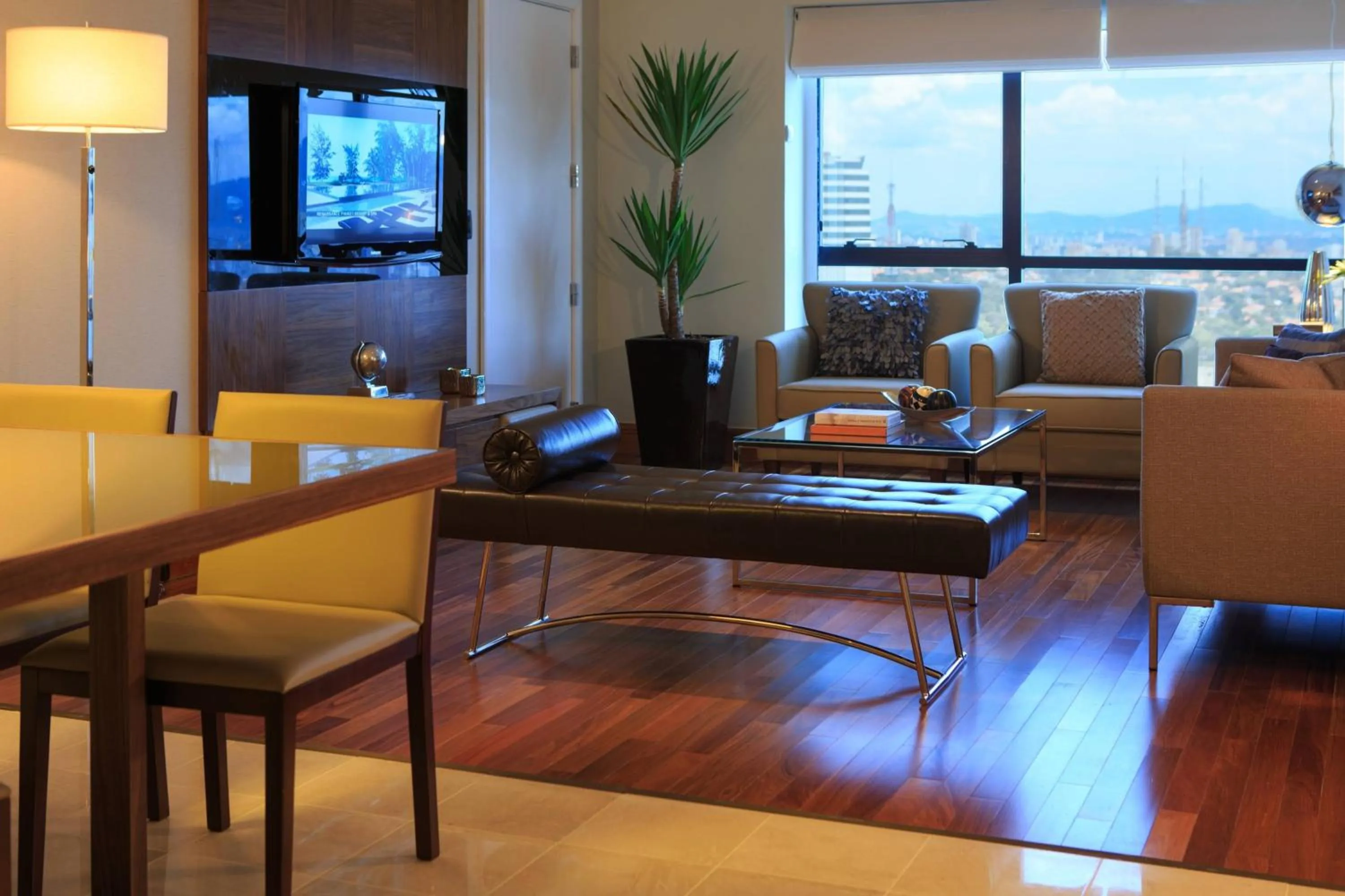 Living room in Renaissance São Paulo Hotel
