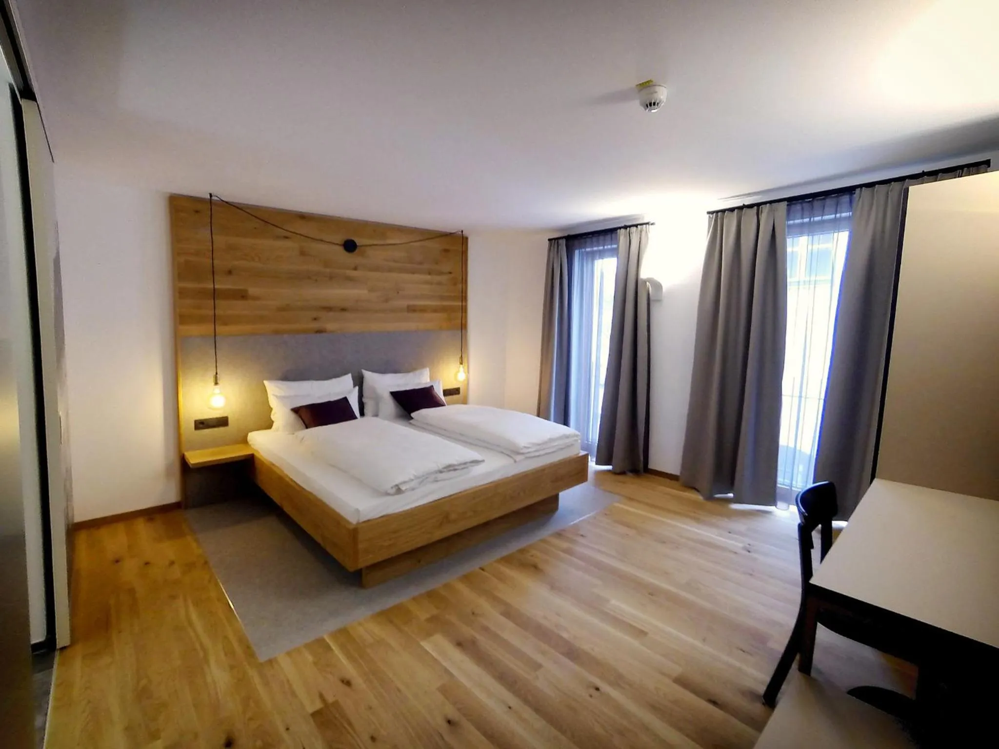 Photo of the whole room, Bed in Stadthotel Kachelofen