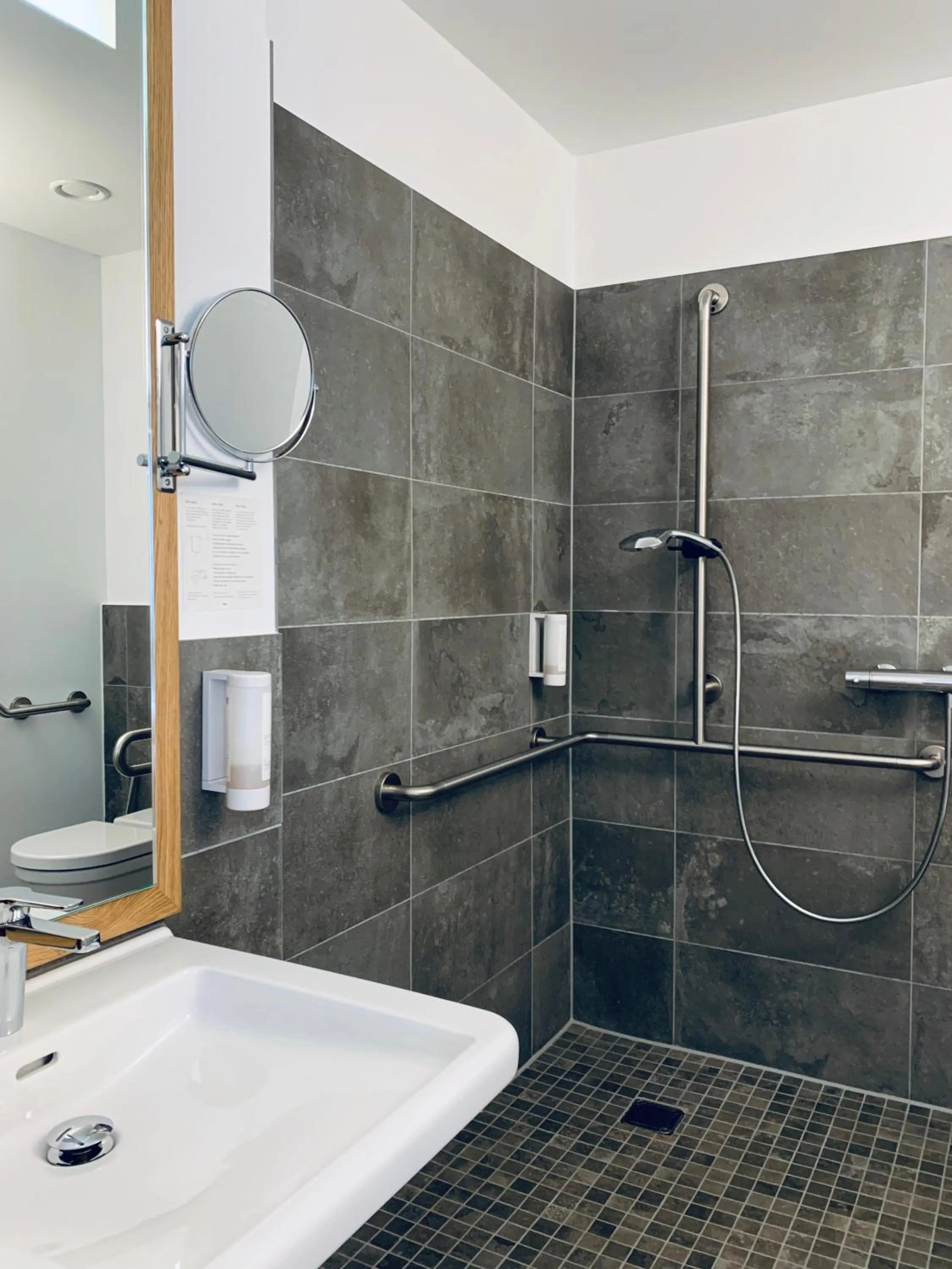 Bathroom in Stadthotel Kachelofen