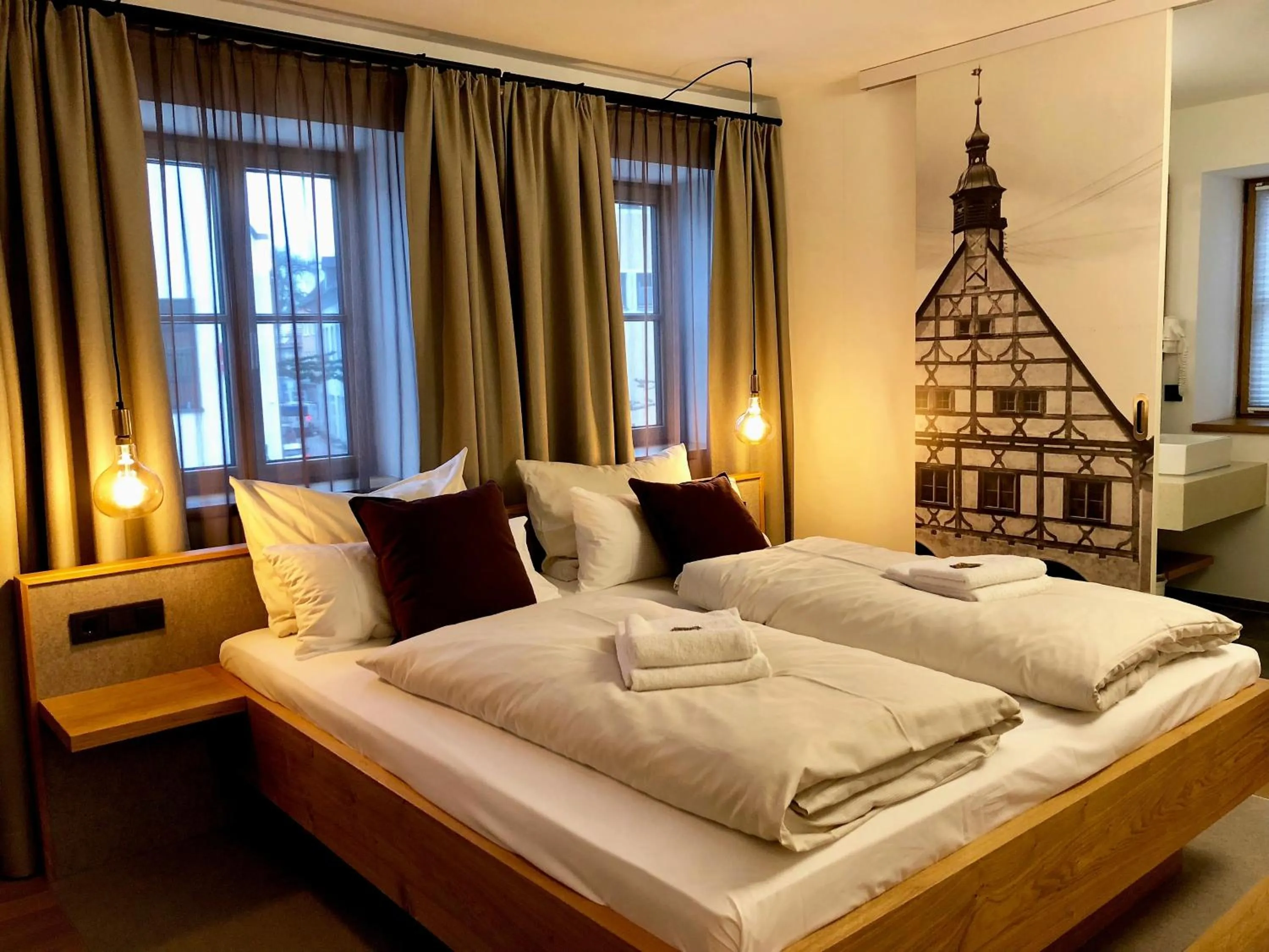 Photo of the whole room, Bed in Stadthotel Kachelofen