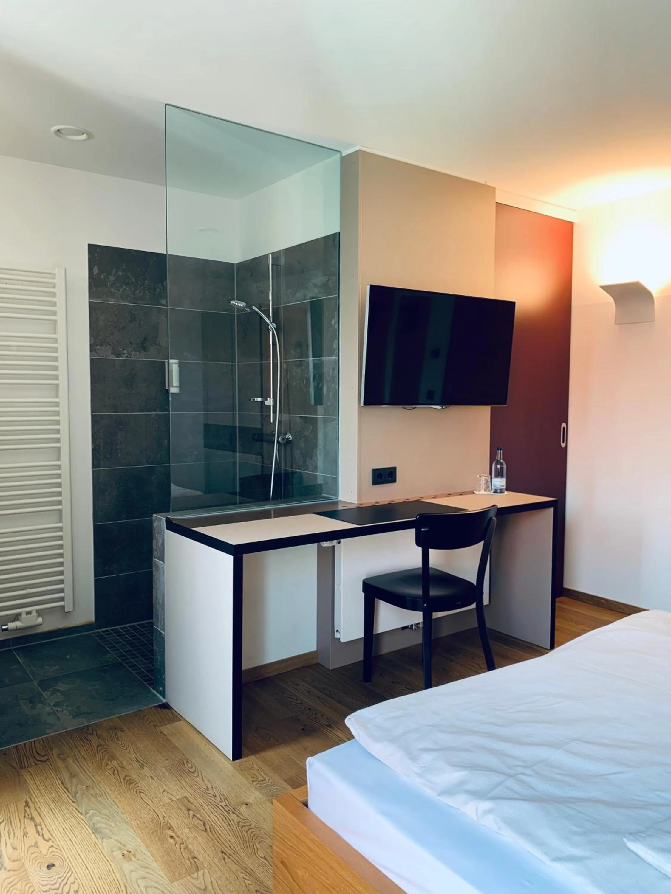 Bedroom, Bed in Stadthotel Kachelofen