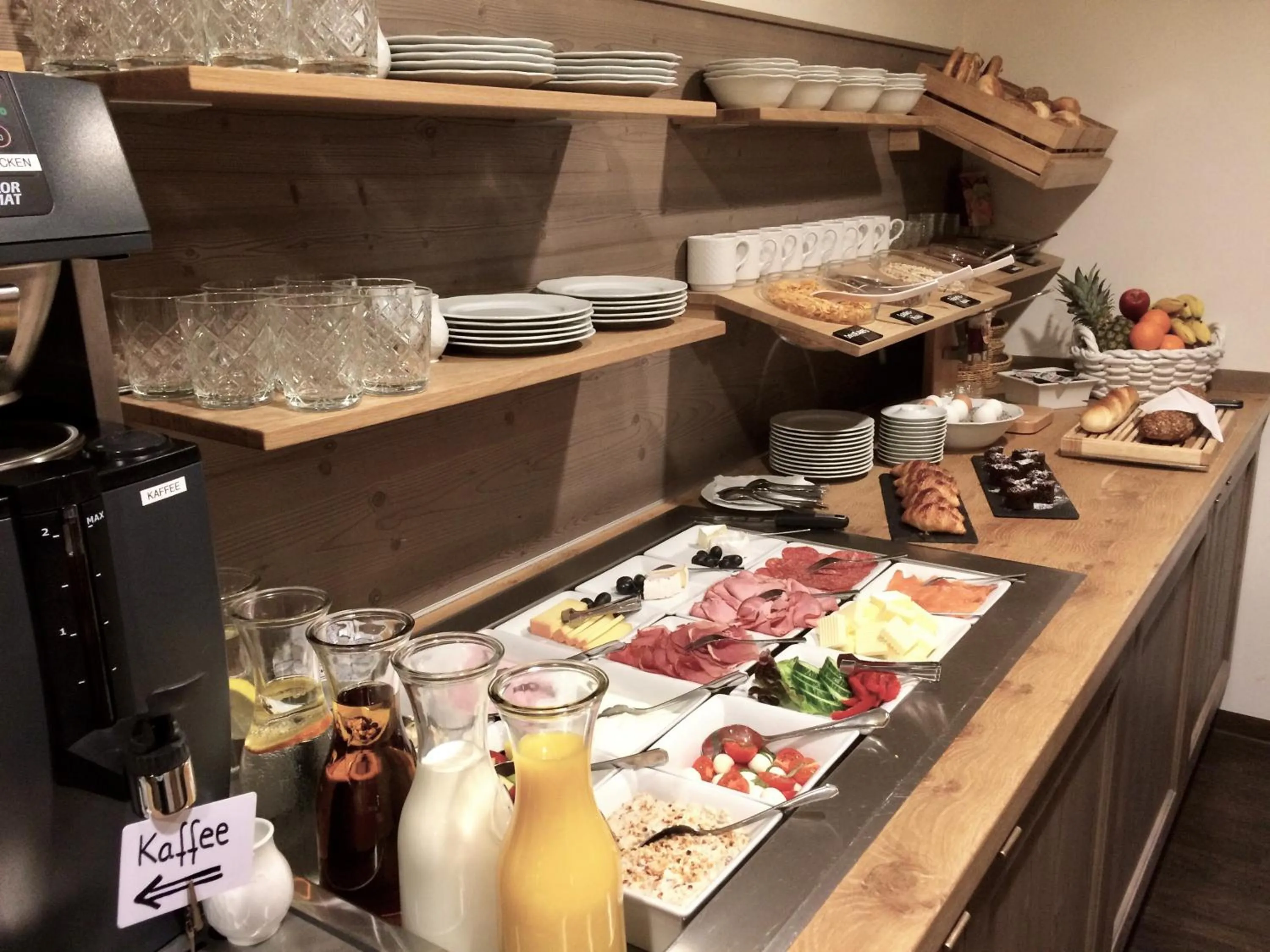 Restaurant/places to eat in Stadthotel Kachelofen