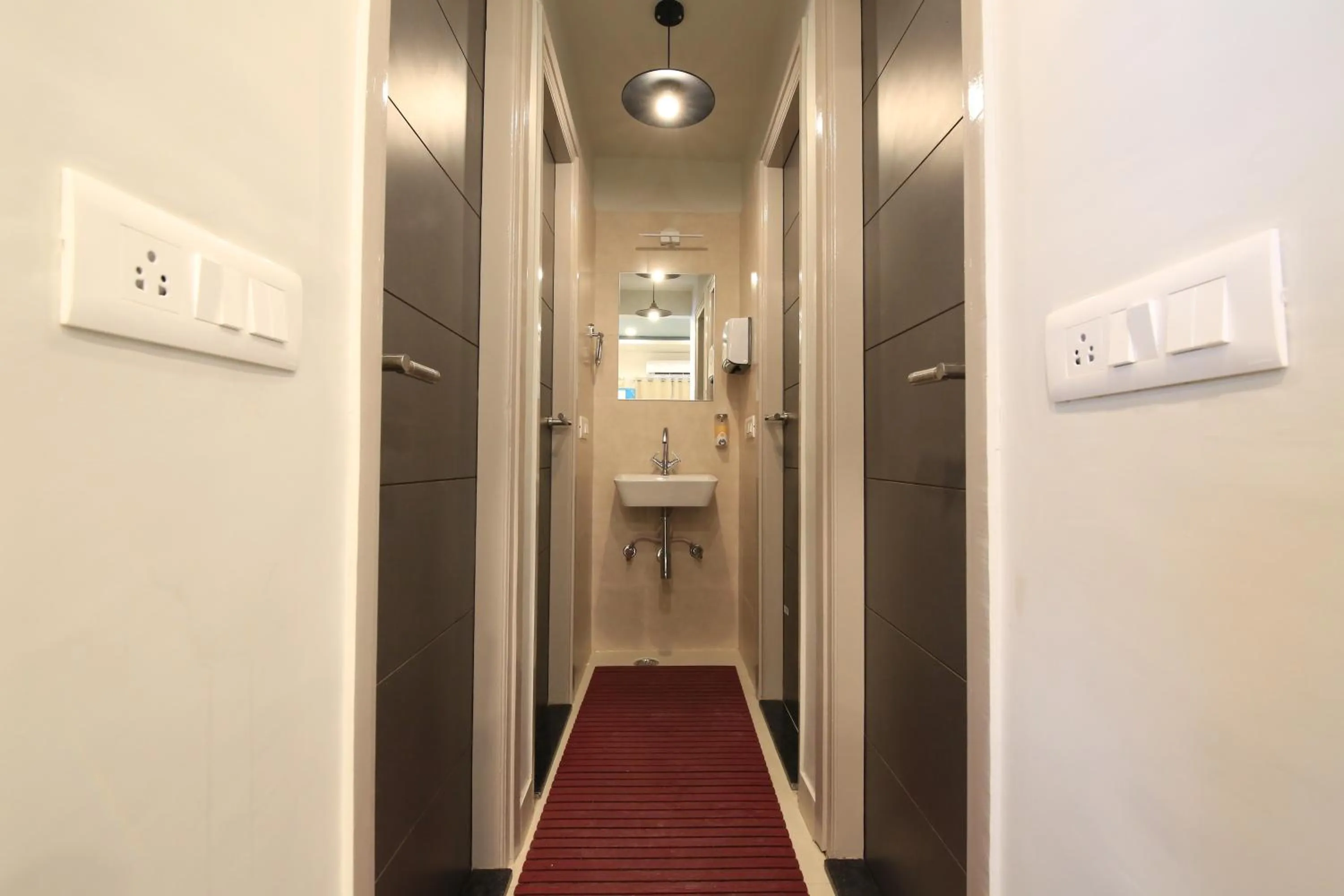 Toilet in Blue Beds Hostel