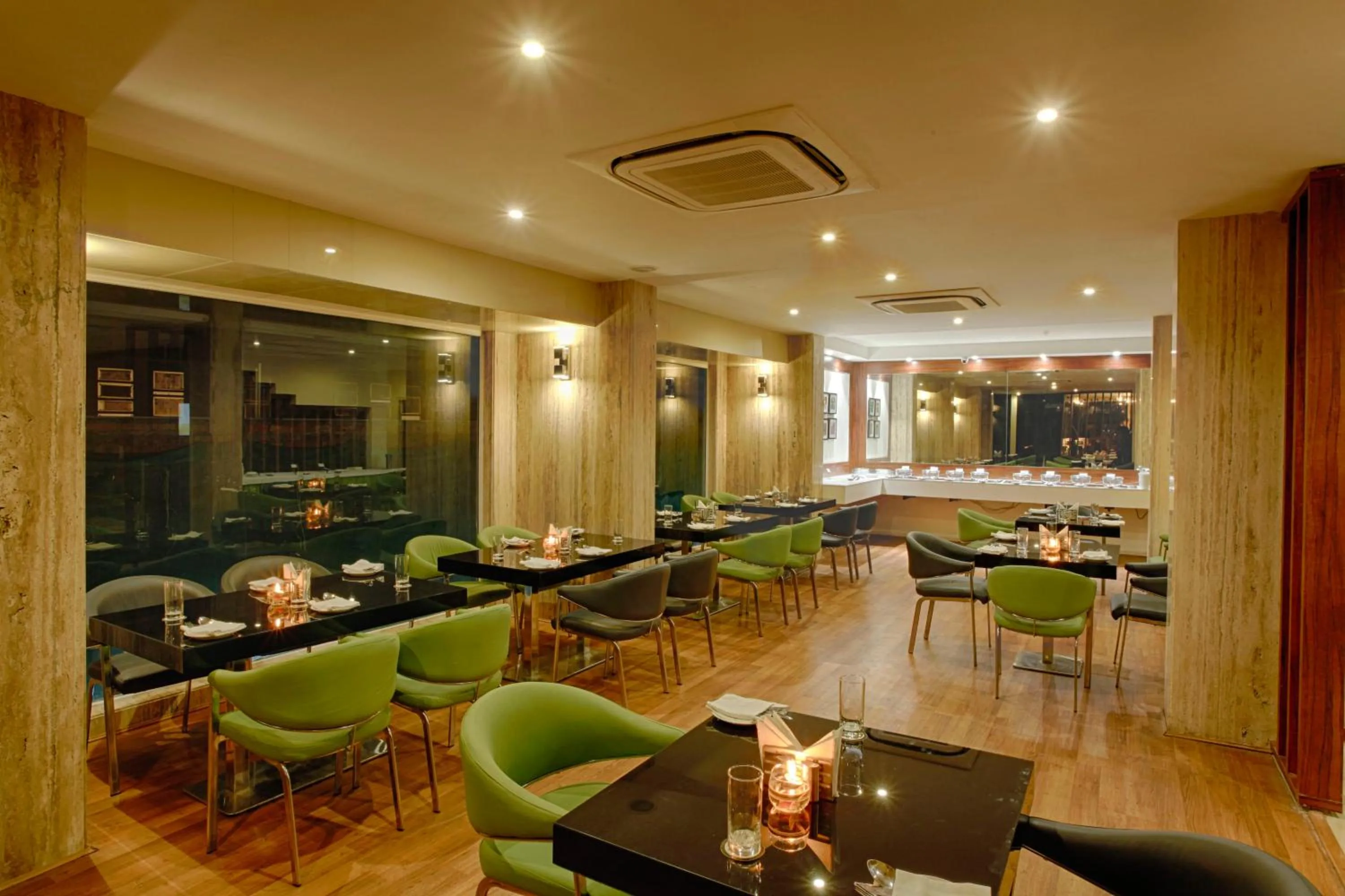 Restaurant/places to eat in Hotel Arif Castles