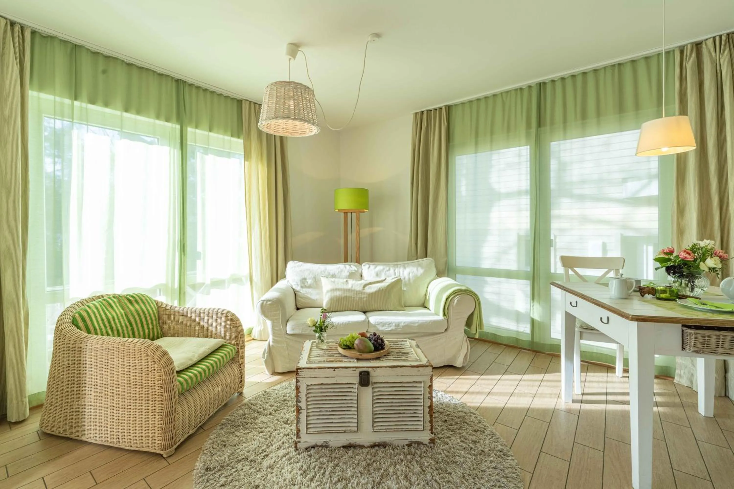 SEASIDE APARTMENTS - DREAMY GREEN