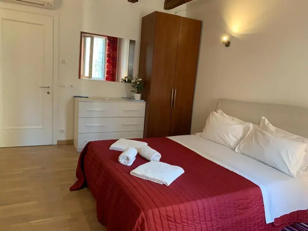 Triple Room with Balcony in San Marco Romantic Views Triple Room with Balcony in San Marco Romantic Views