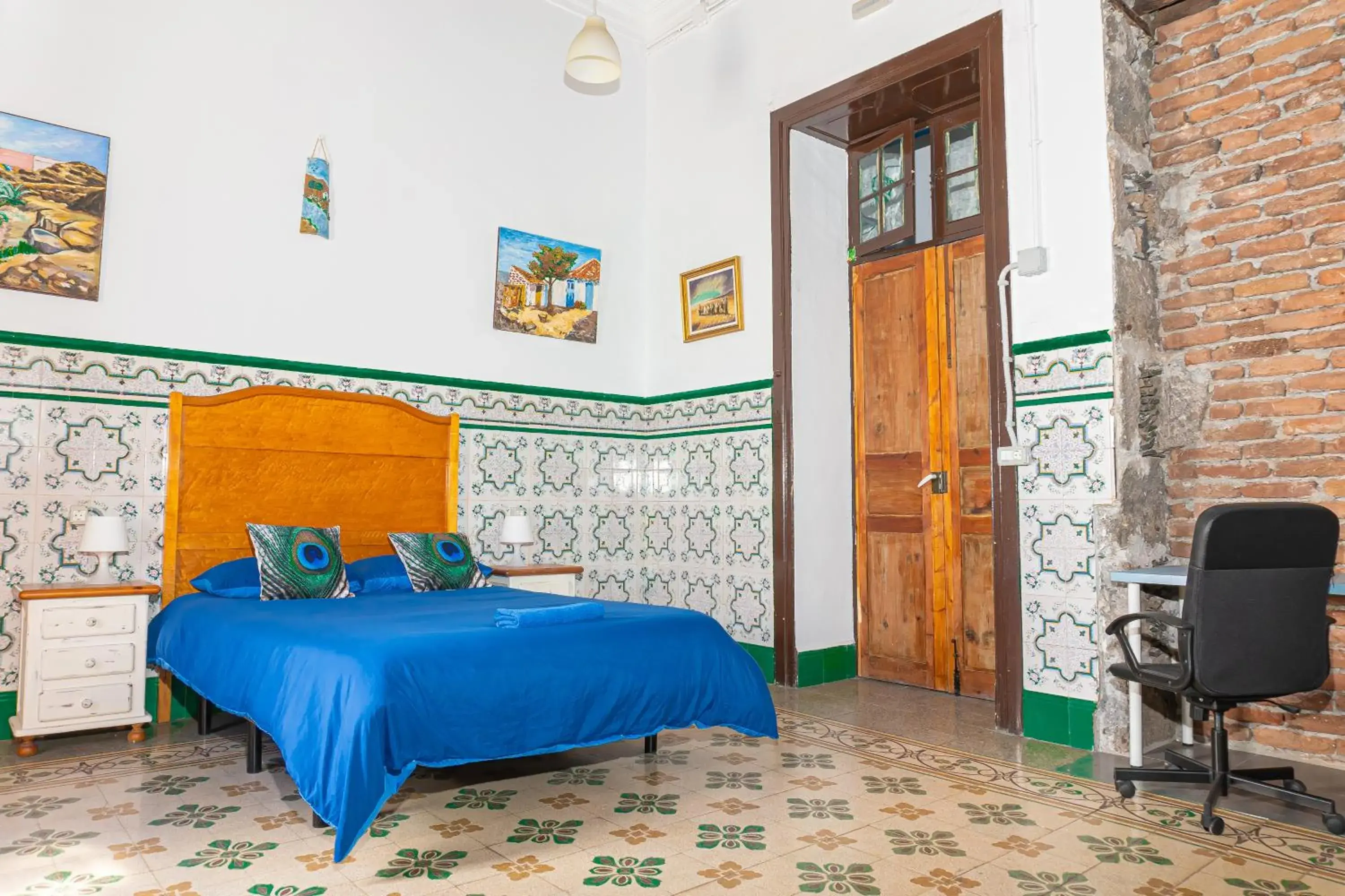 Large Double Room in Atlantis Surf Hostel Large Double Room in Atlantis Surf Hostel