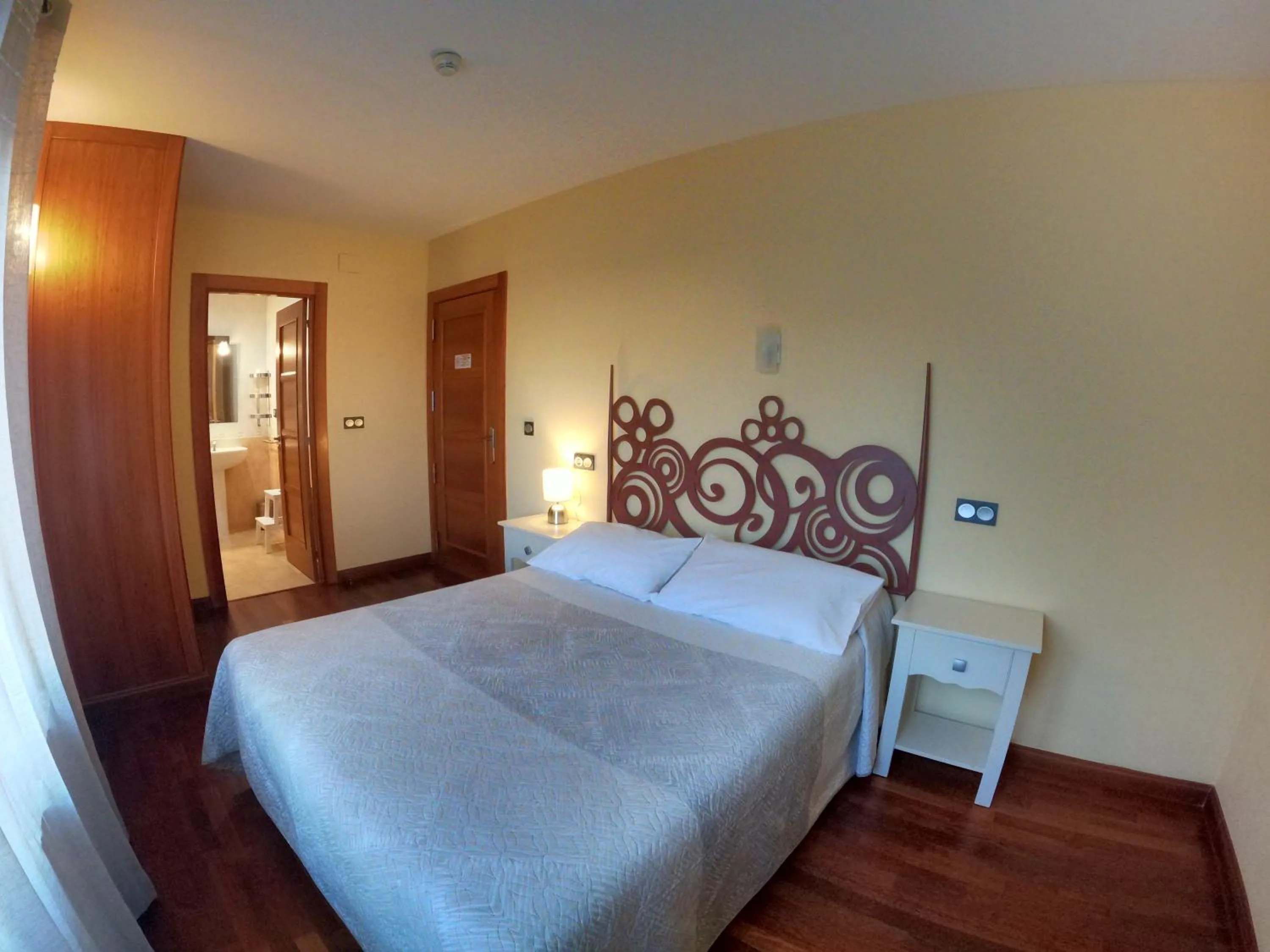 Bedroom, Bed in Hostal plaza mayor carrión de los condes