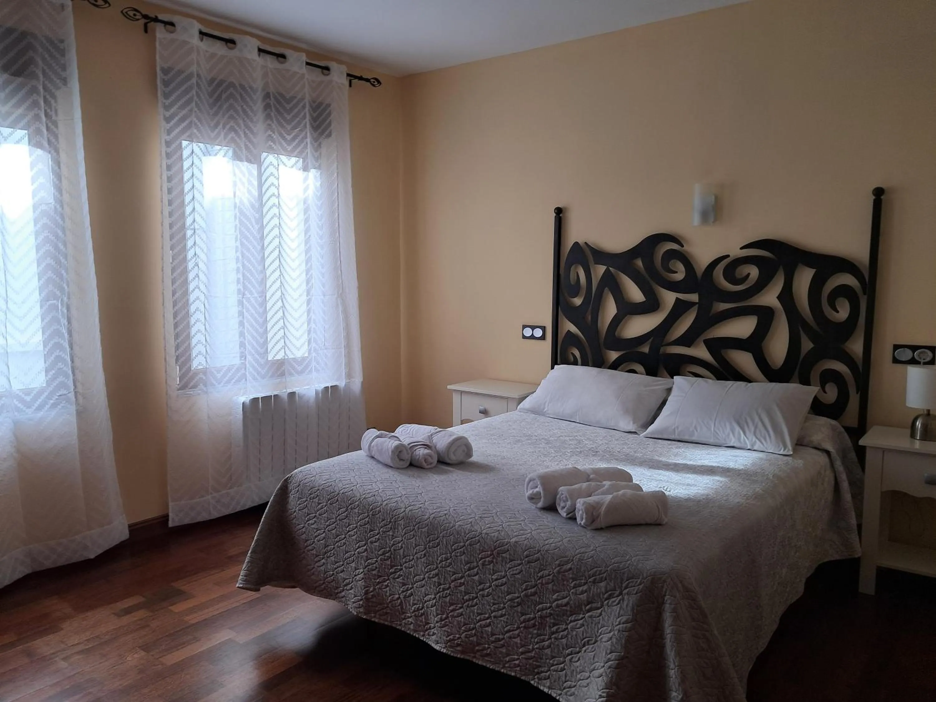 Bedroom, Bed in Hostal plaza mayor carrión de los condes