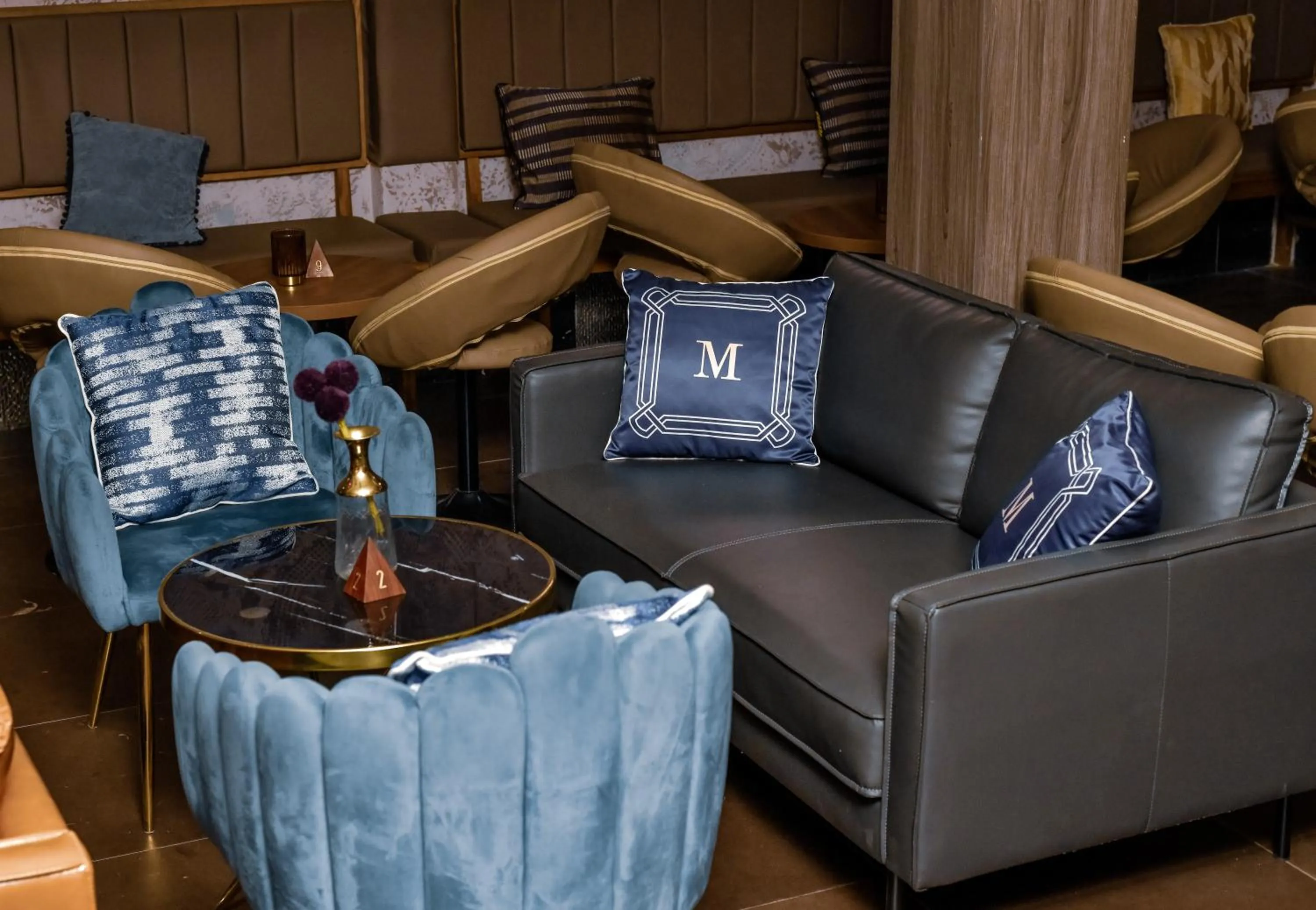 Restaurant/places to eat in Hotel M'Rode