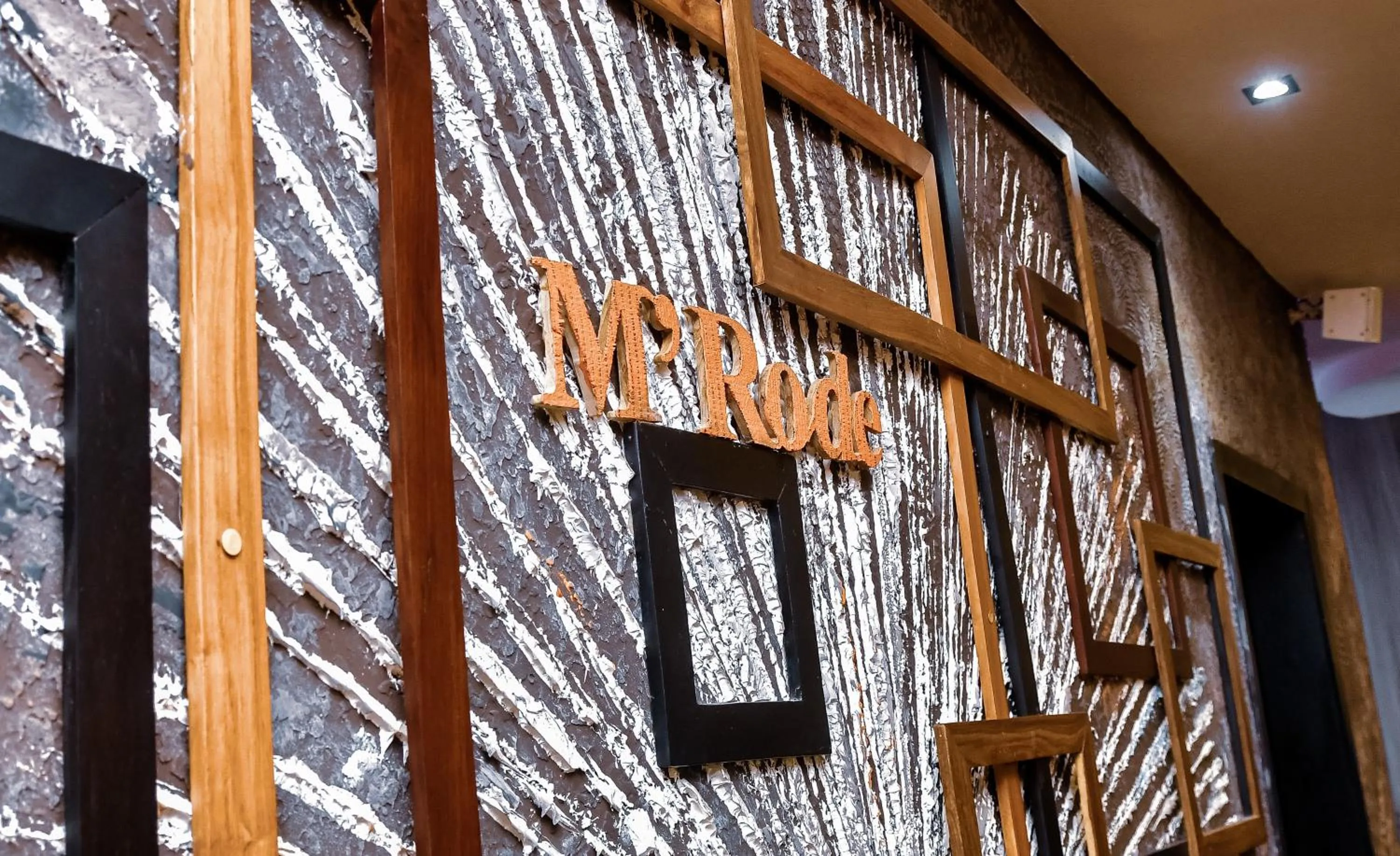 Restaurant/places to eat in Hotel M'Rode