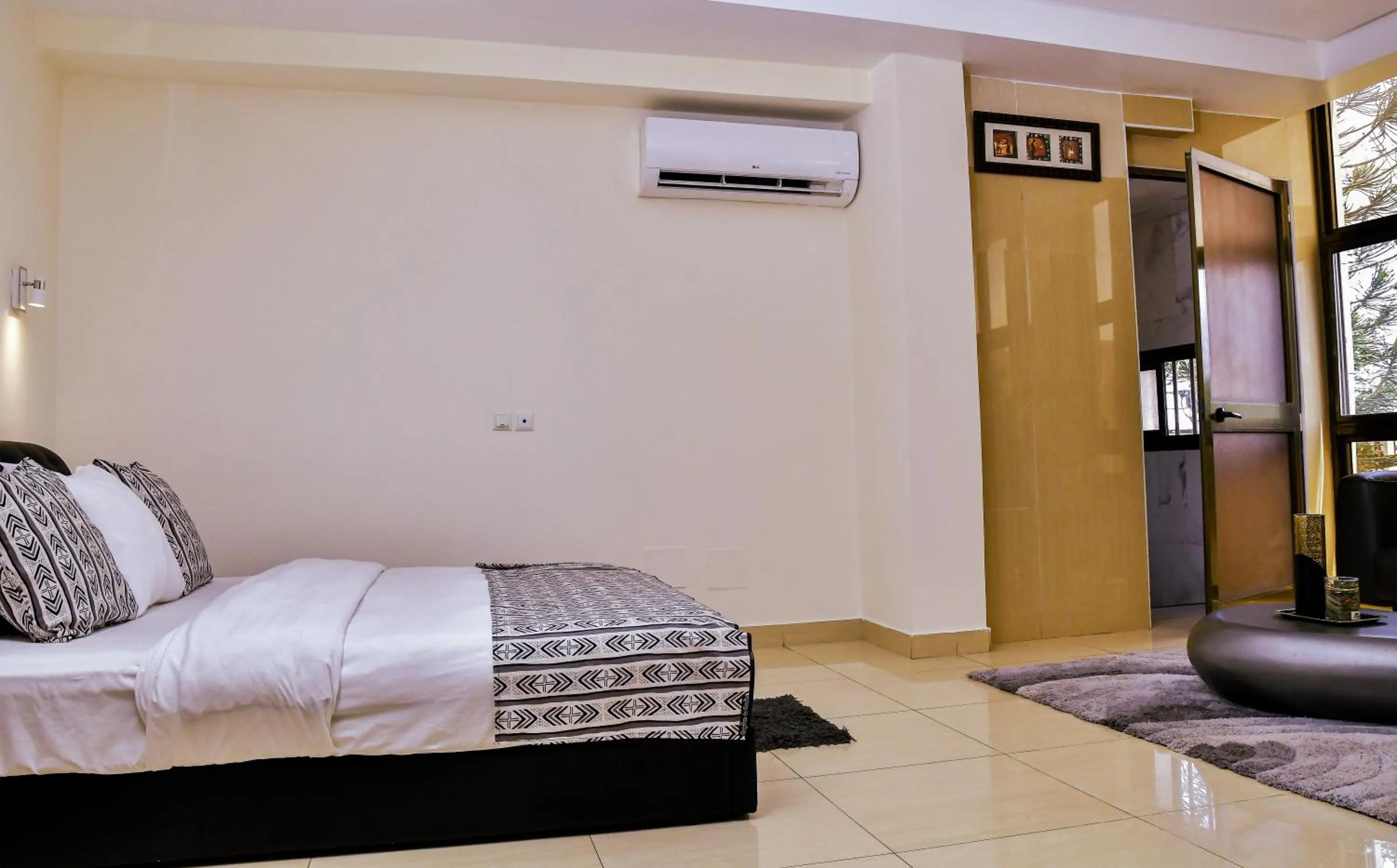 Photo of the whole room, Bed in Hotel M'Rode