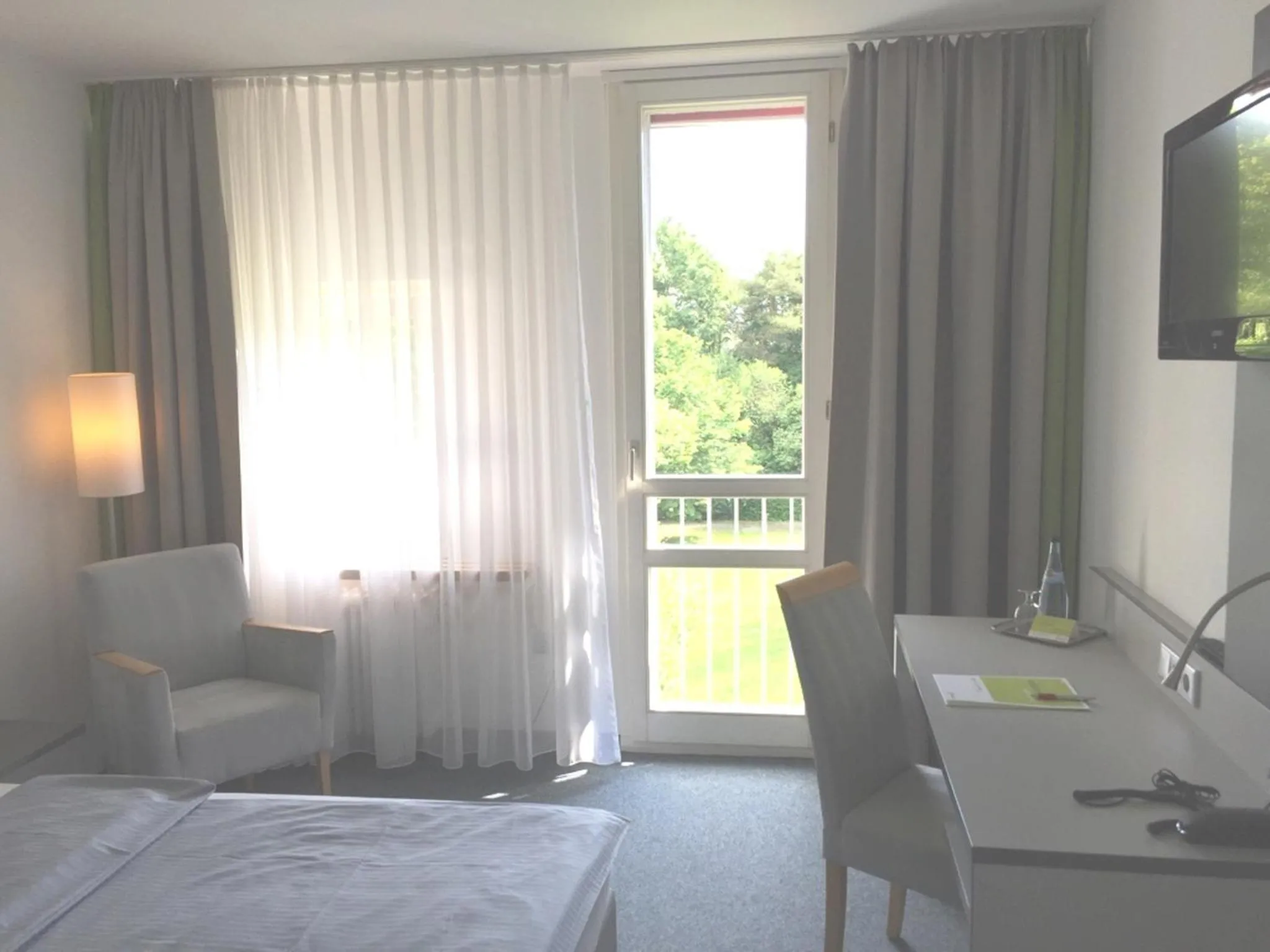 Photo of the whole room, Bed in bfwhotel und Tagungszentrum