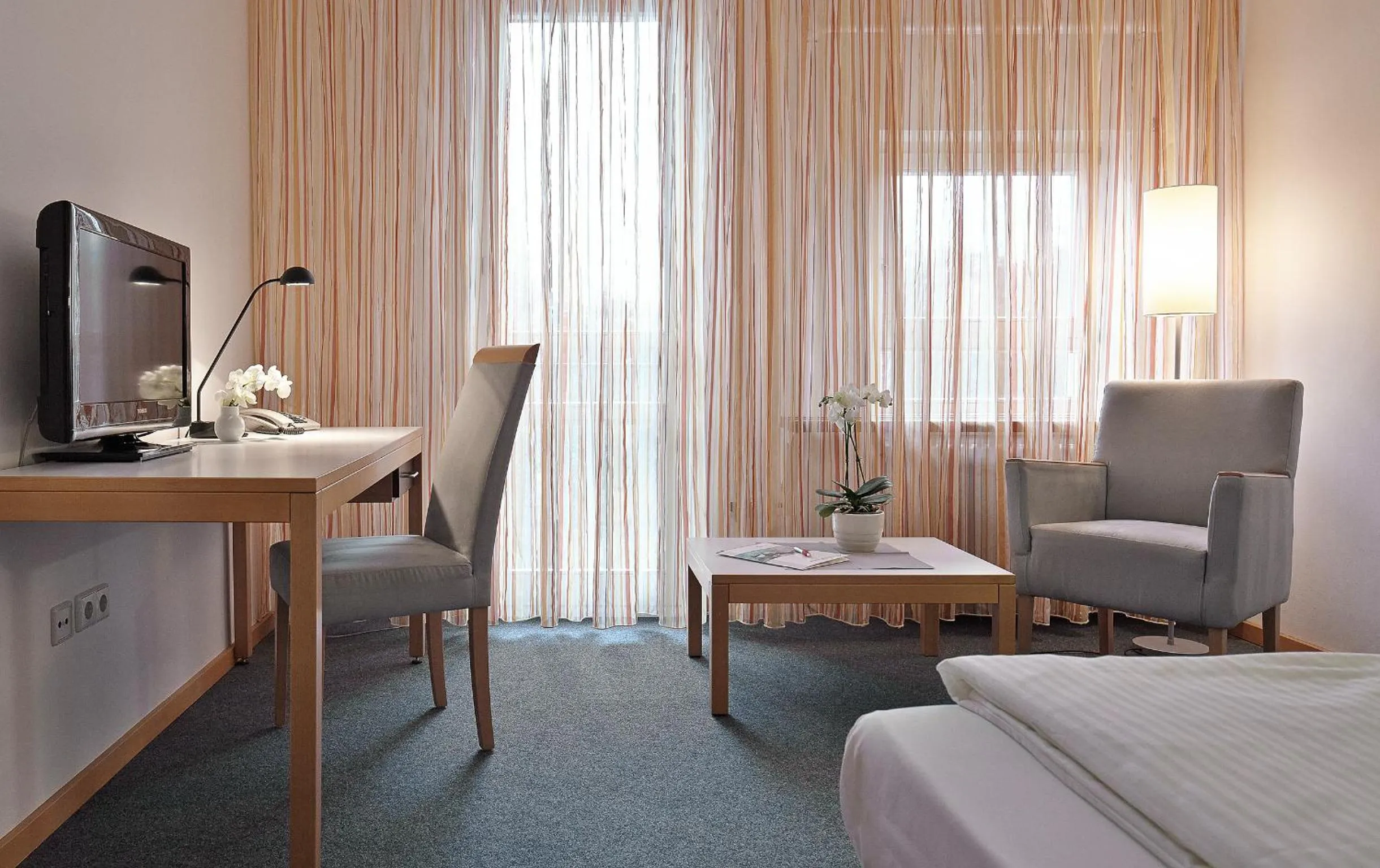 Photo of the whole room, Bed in bfwhotel und Tagungszentrum