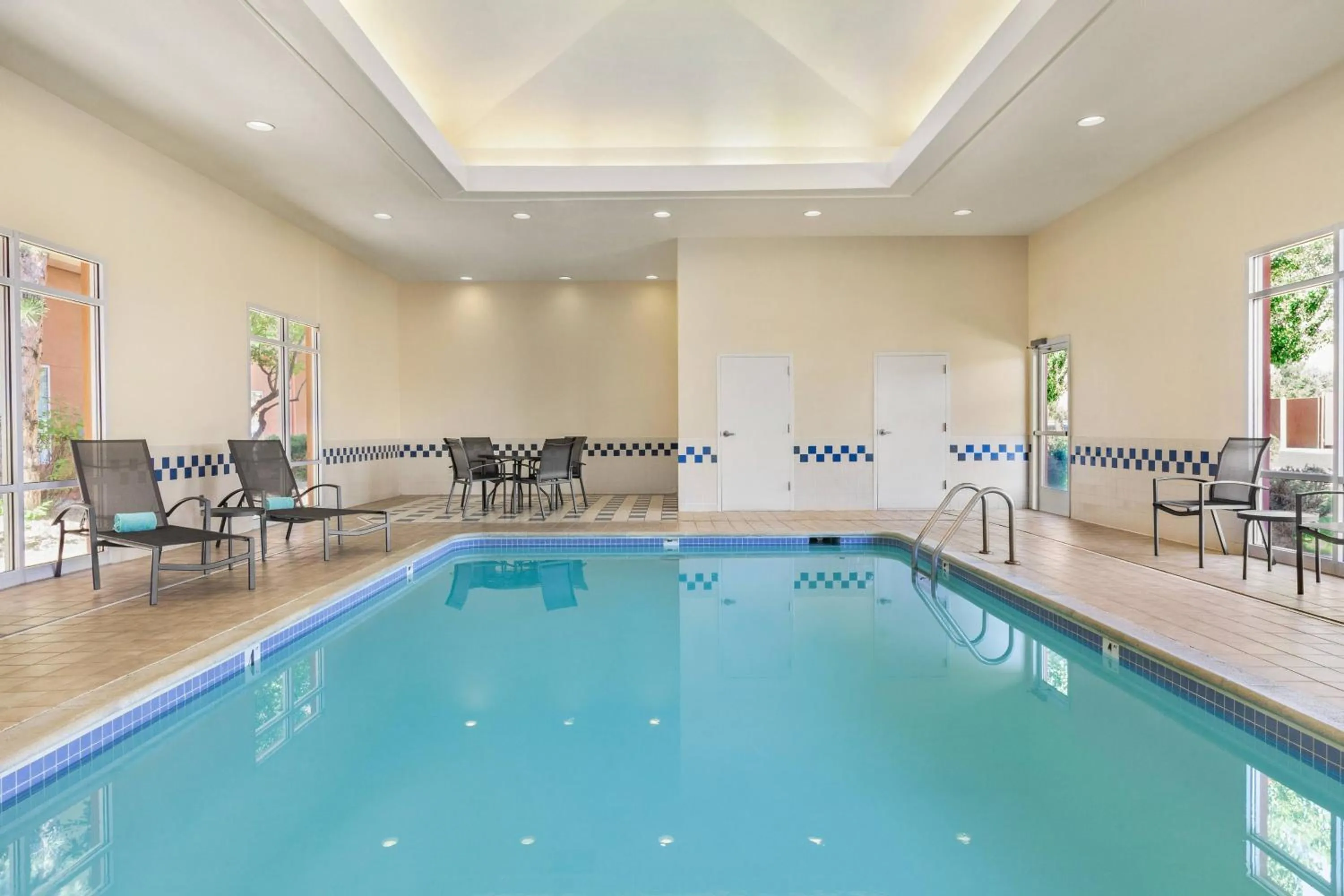 Swimming pool in Fairfield Inn & Suites by Marriott Reno Sparks