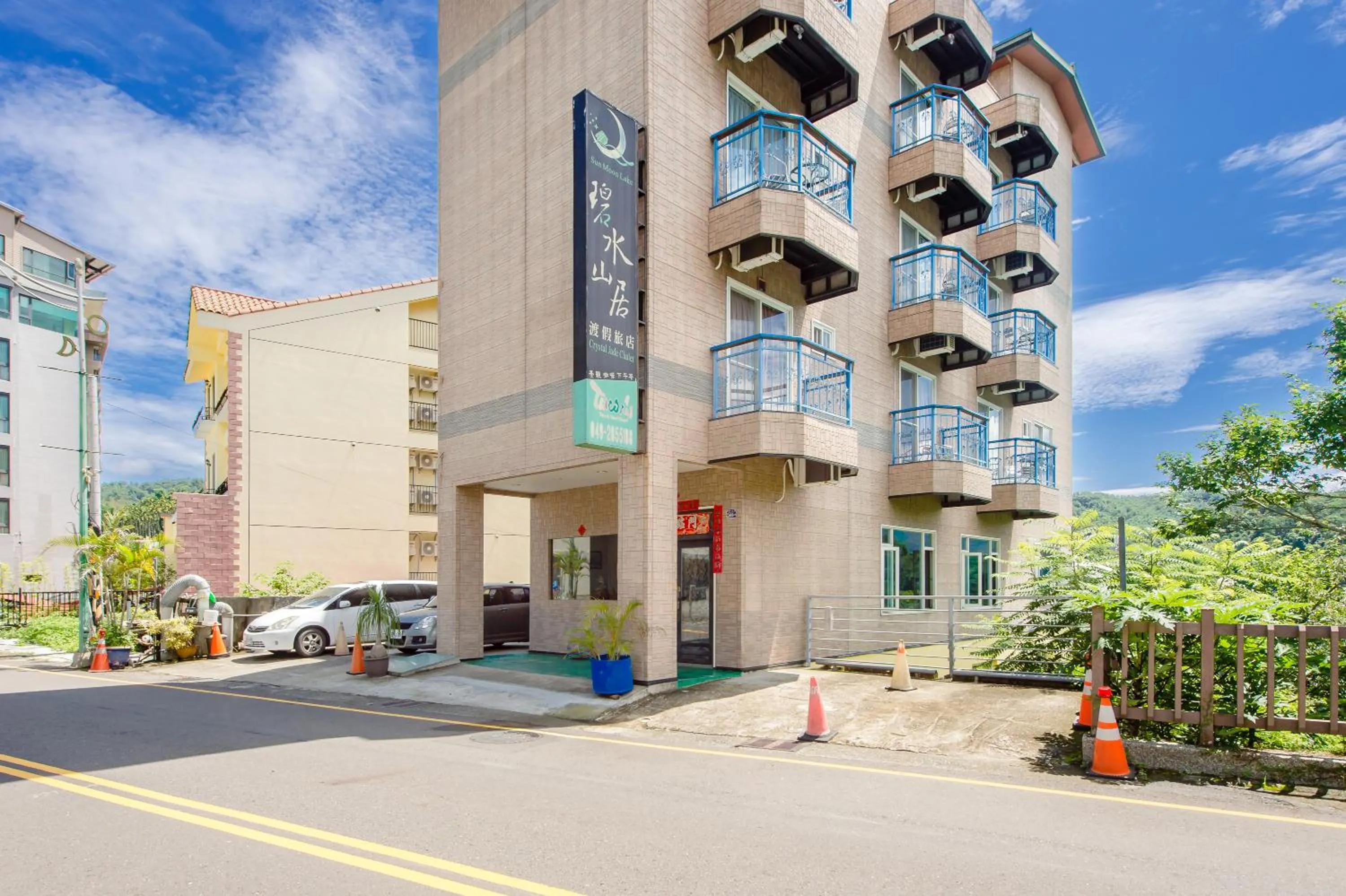 Property building in Bishui Shanju Lakeside B&B