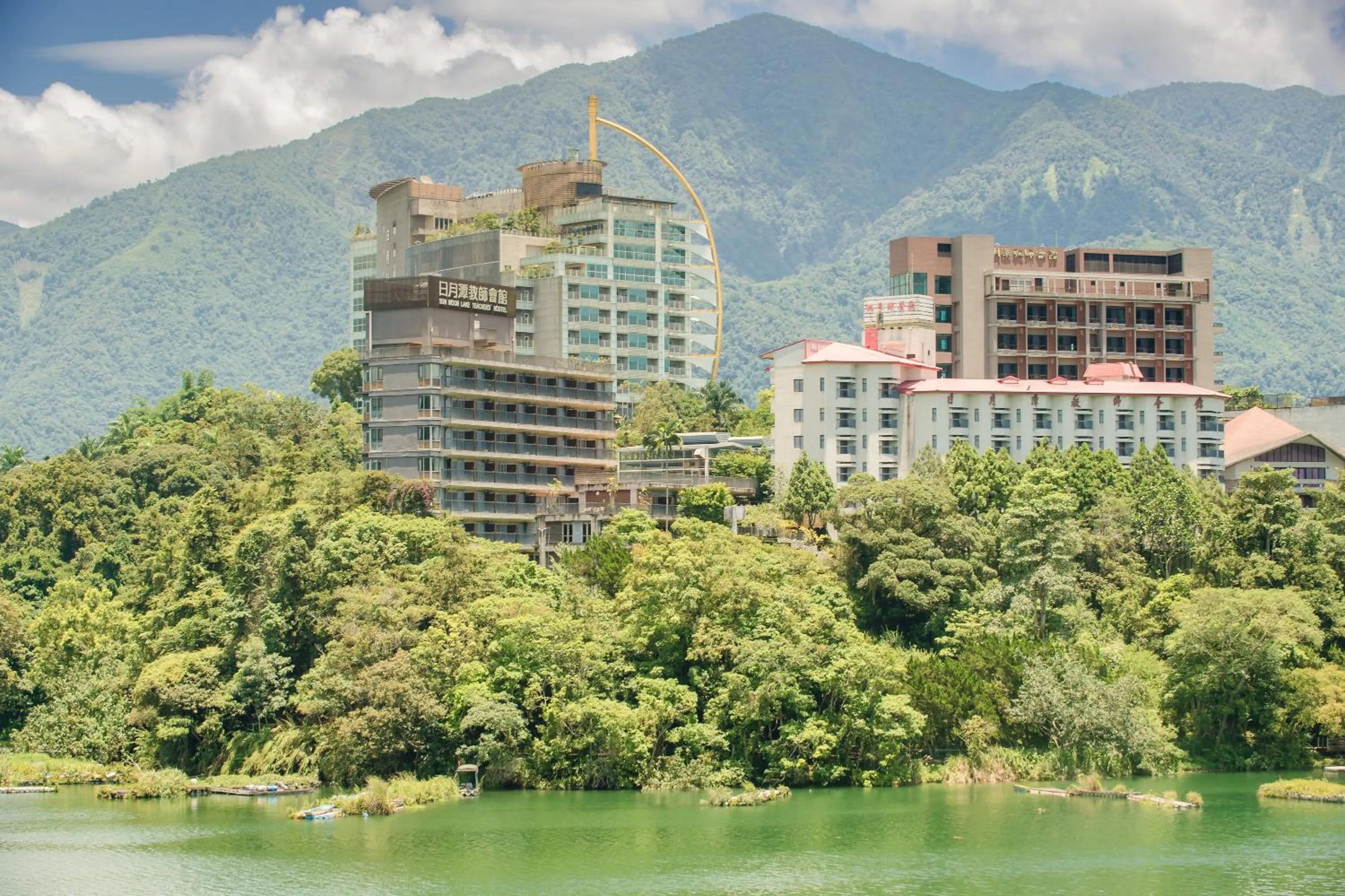 Lake view in Bishui Shanju Lakeside B&B