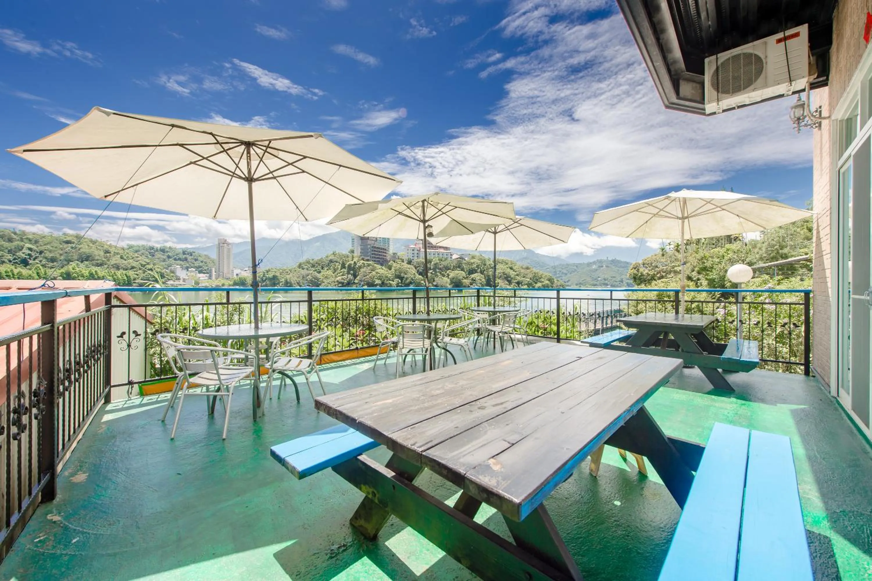 On site in Bishui Shanju Lakeside B&B