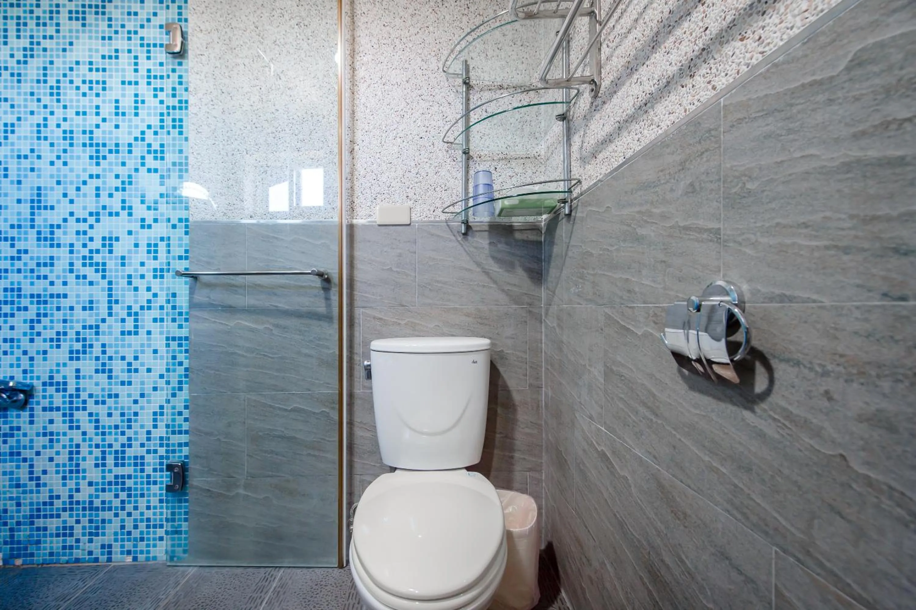 Toilet in Bishui Shanju Lakeside B&B