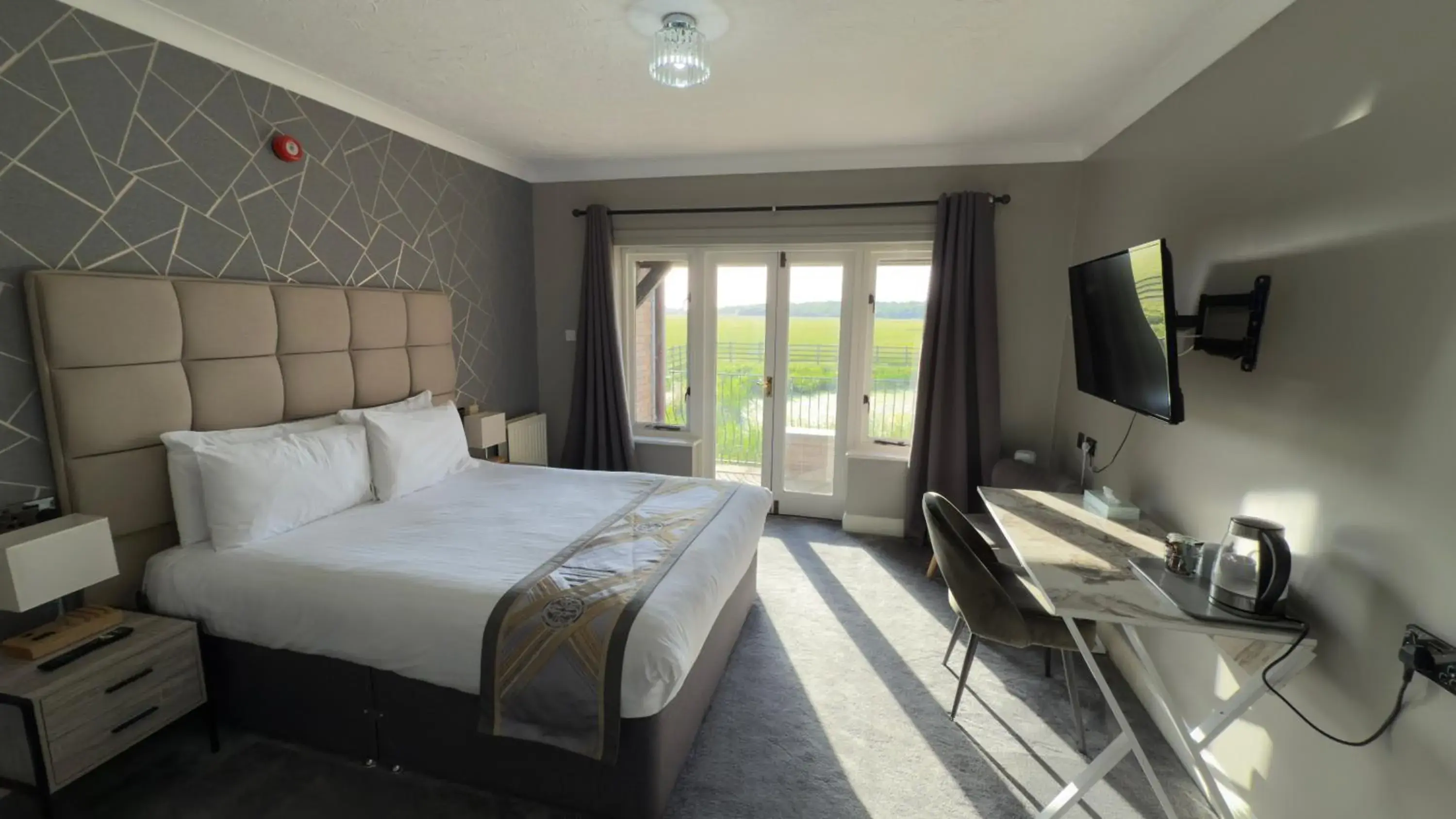 Deluxe King Room in Dolphin Hotel St Ives Deluxe King Room in Dolphin Hotel St Ives