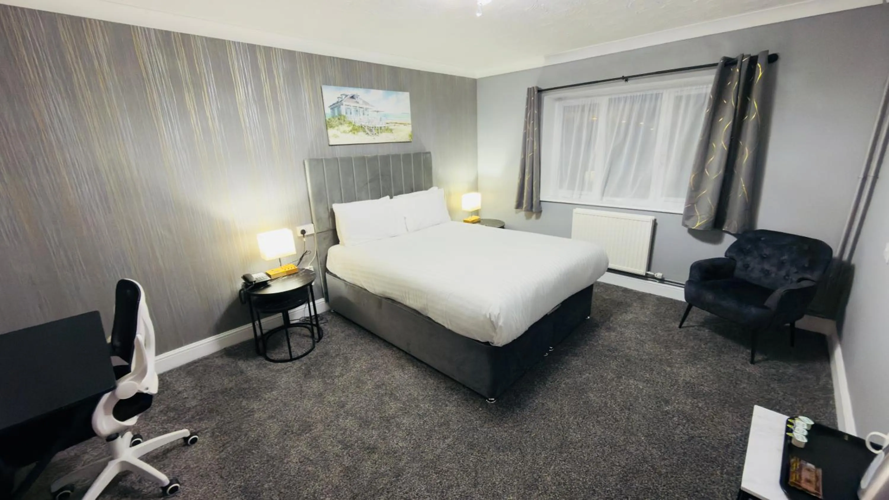 Photo of the whole room, Bed in Dolphin Hotel St Ives