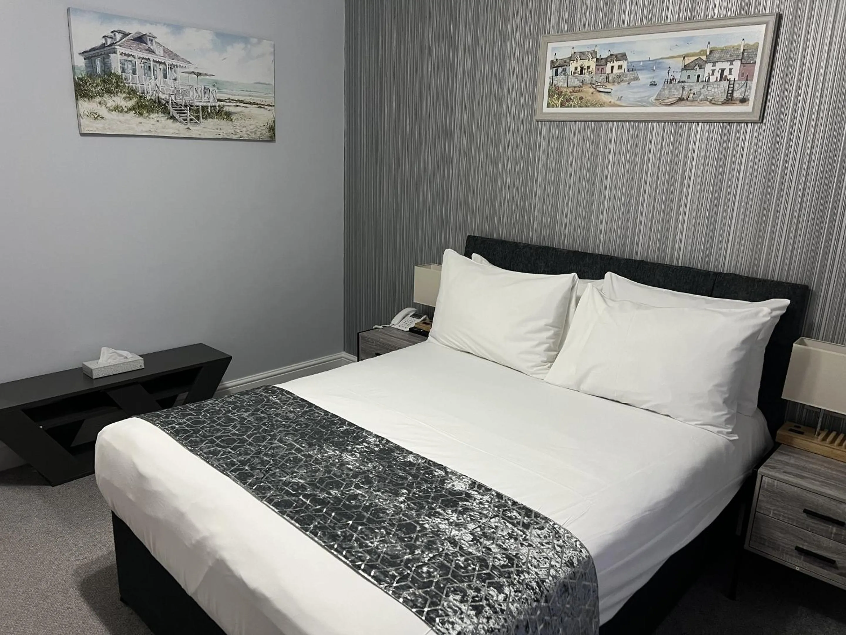 Bedroom, Bed in Dolphin Hotel St Ives