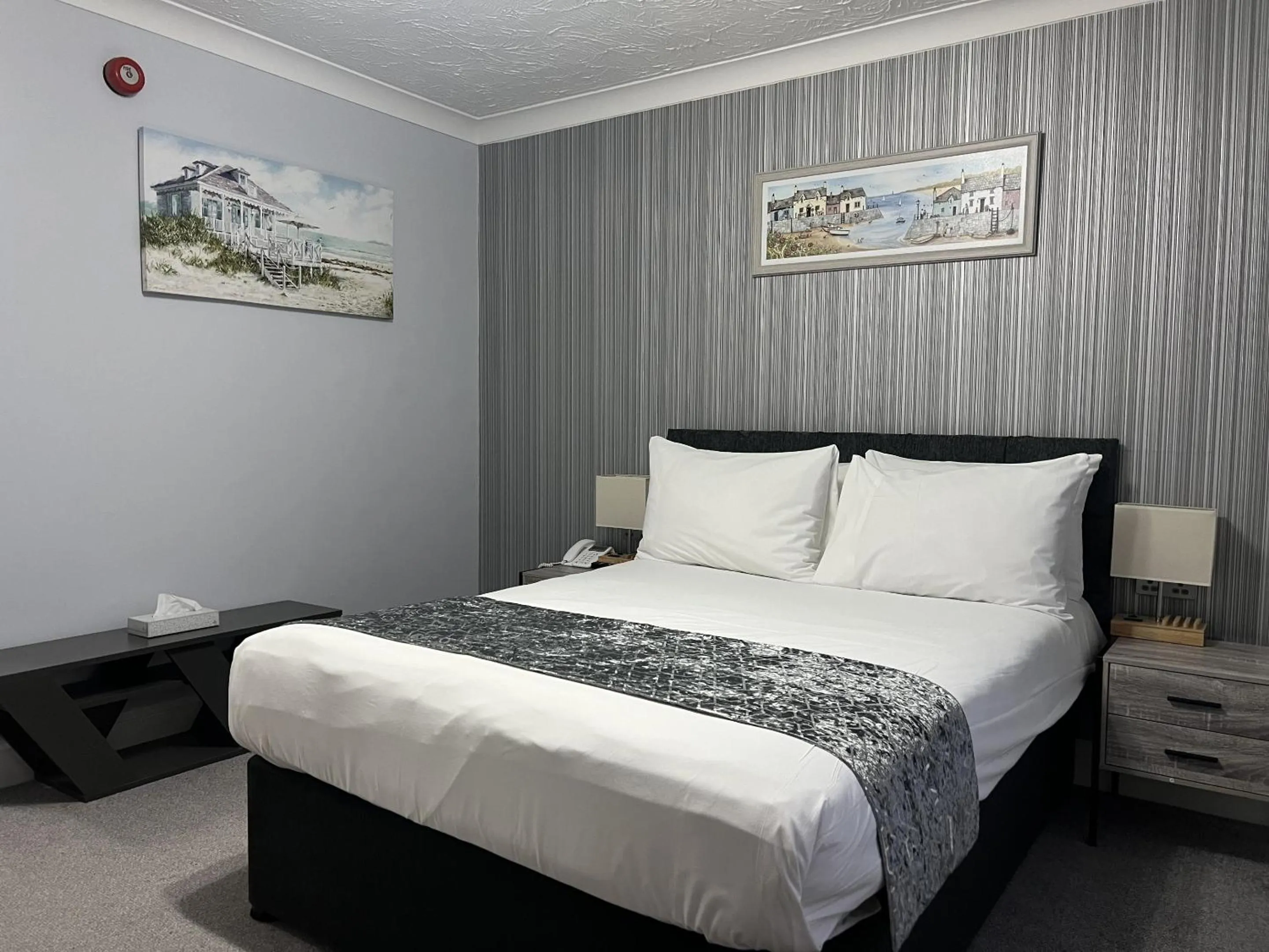 Bedroom, Bed in Dolphin Hotel St Ives