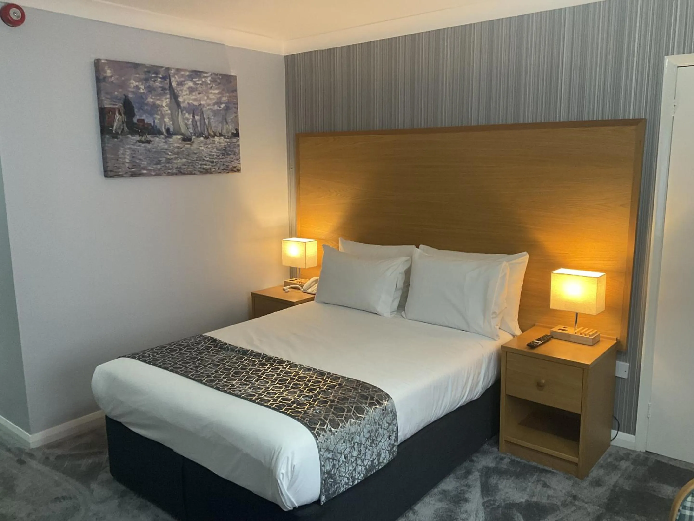 Bedroom, Bed in Dolphin Hotel St Ives