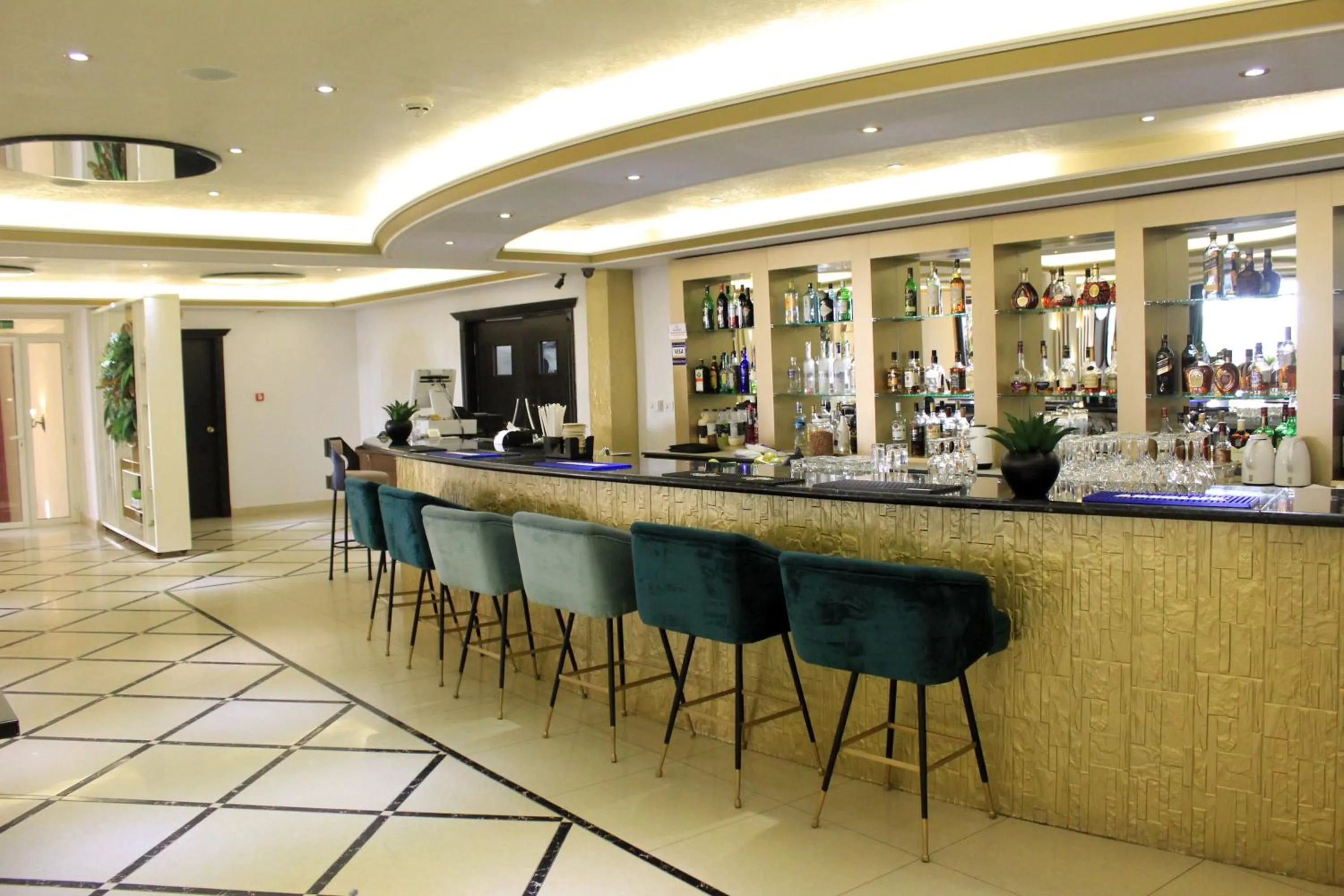 Restaurant/places to eat in Boulevard Palace Hotel