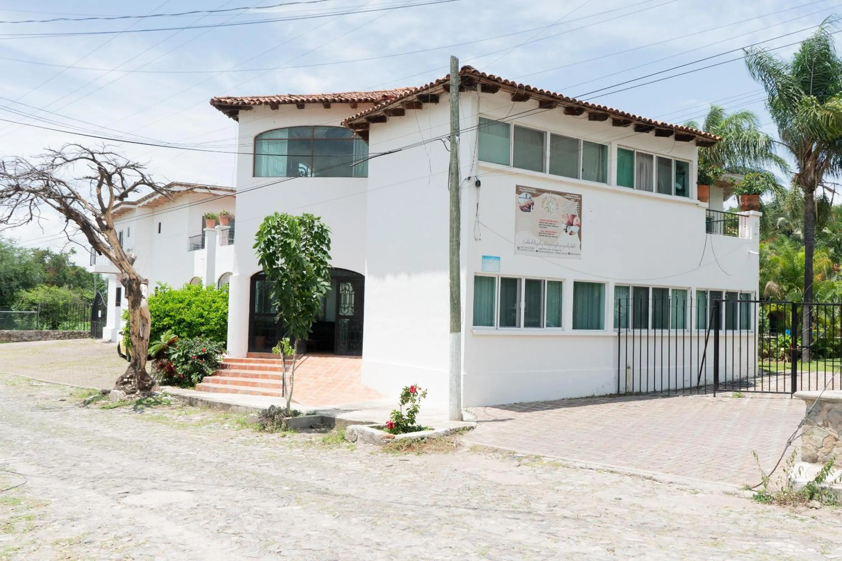 Facade/entrance in Capital O La Joya Del Lago