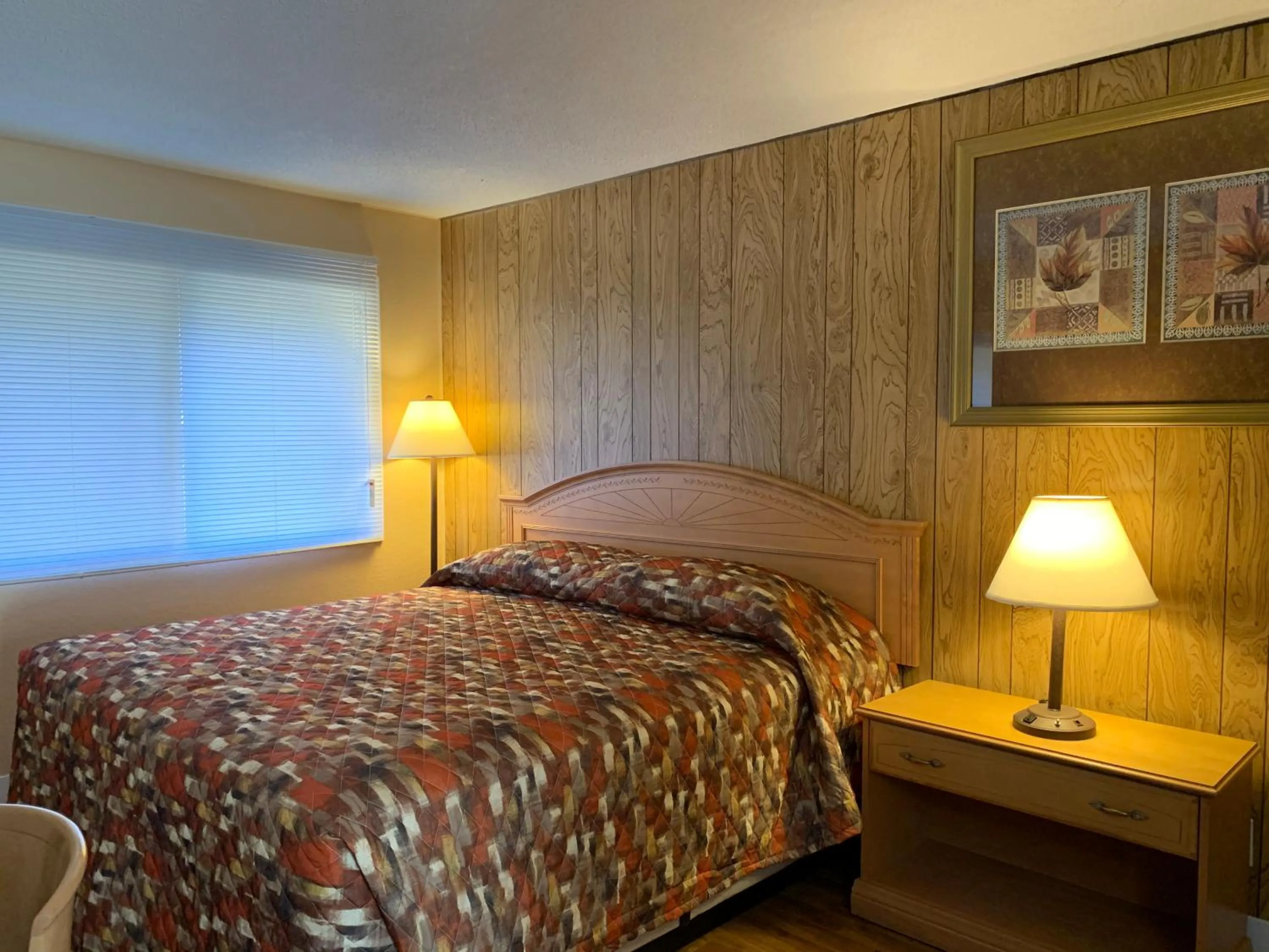 Bed in Green View Motel and RV Park