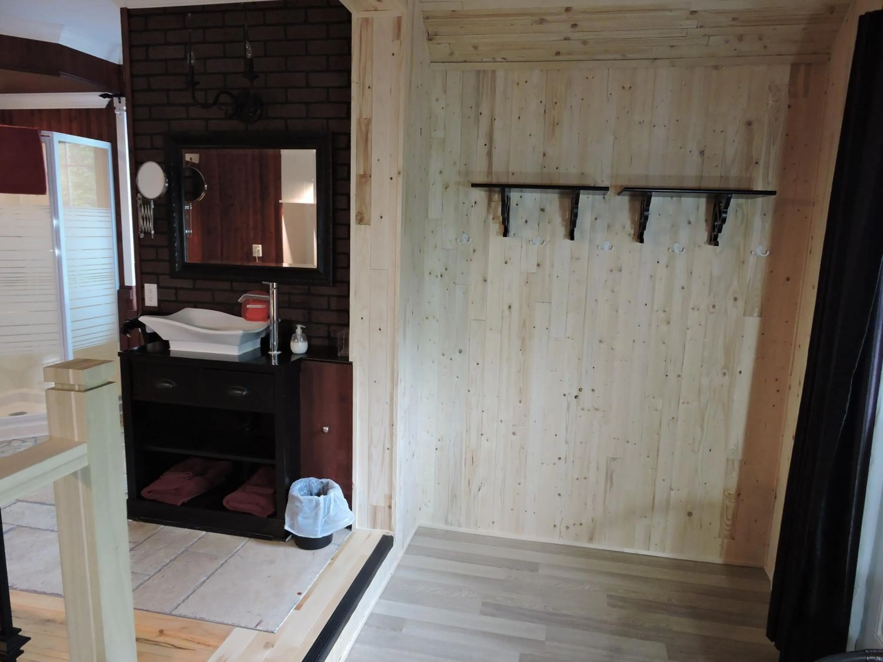 Photo of the whole room, Bed in Gite Passion et Tendresse B&B