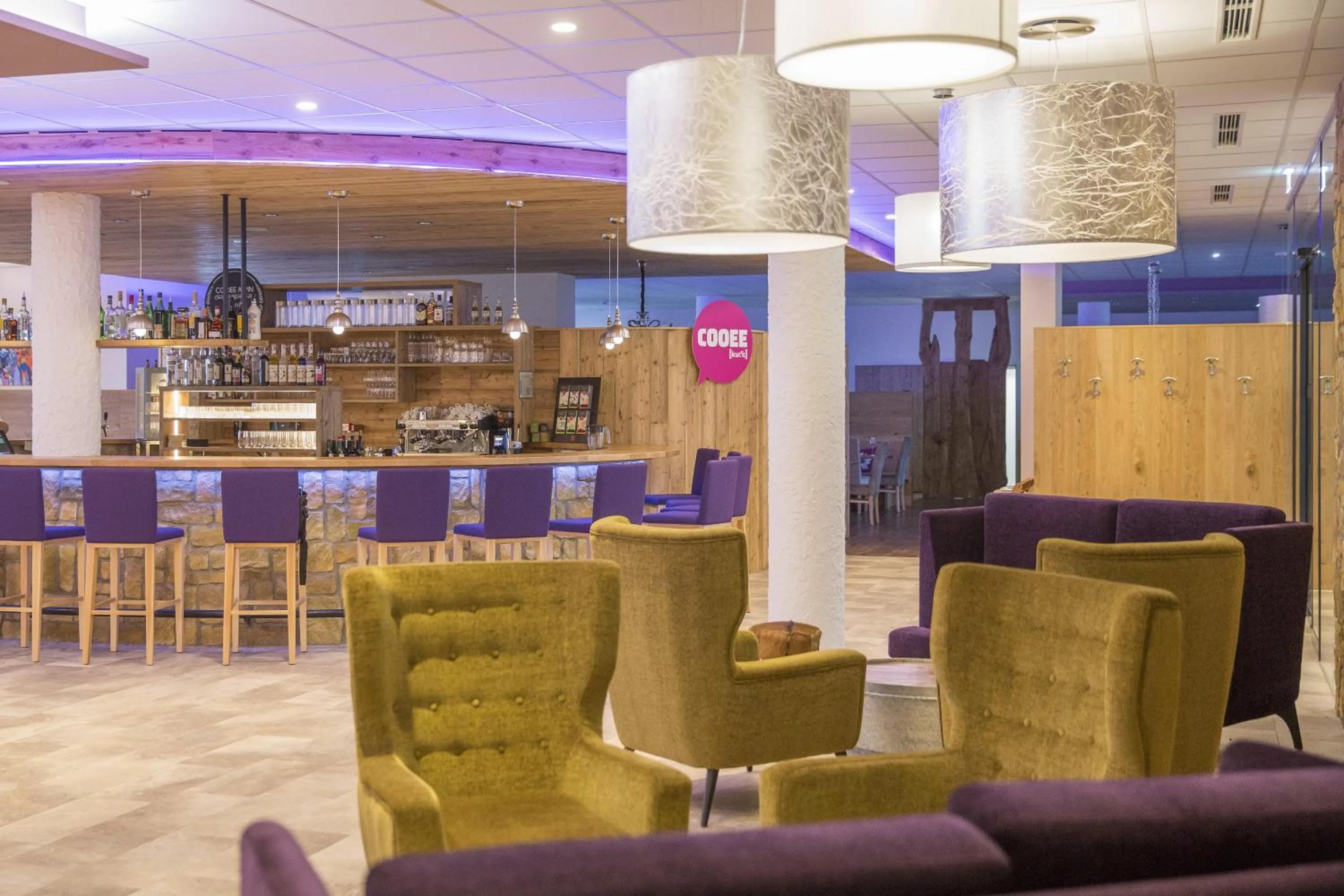 Lounge or bar in COOEE alpin Hotel Dachstein