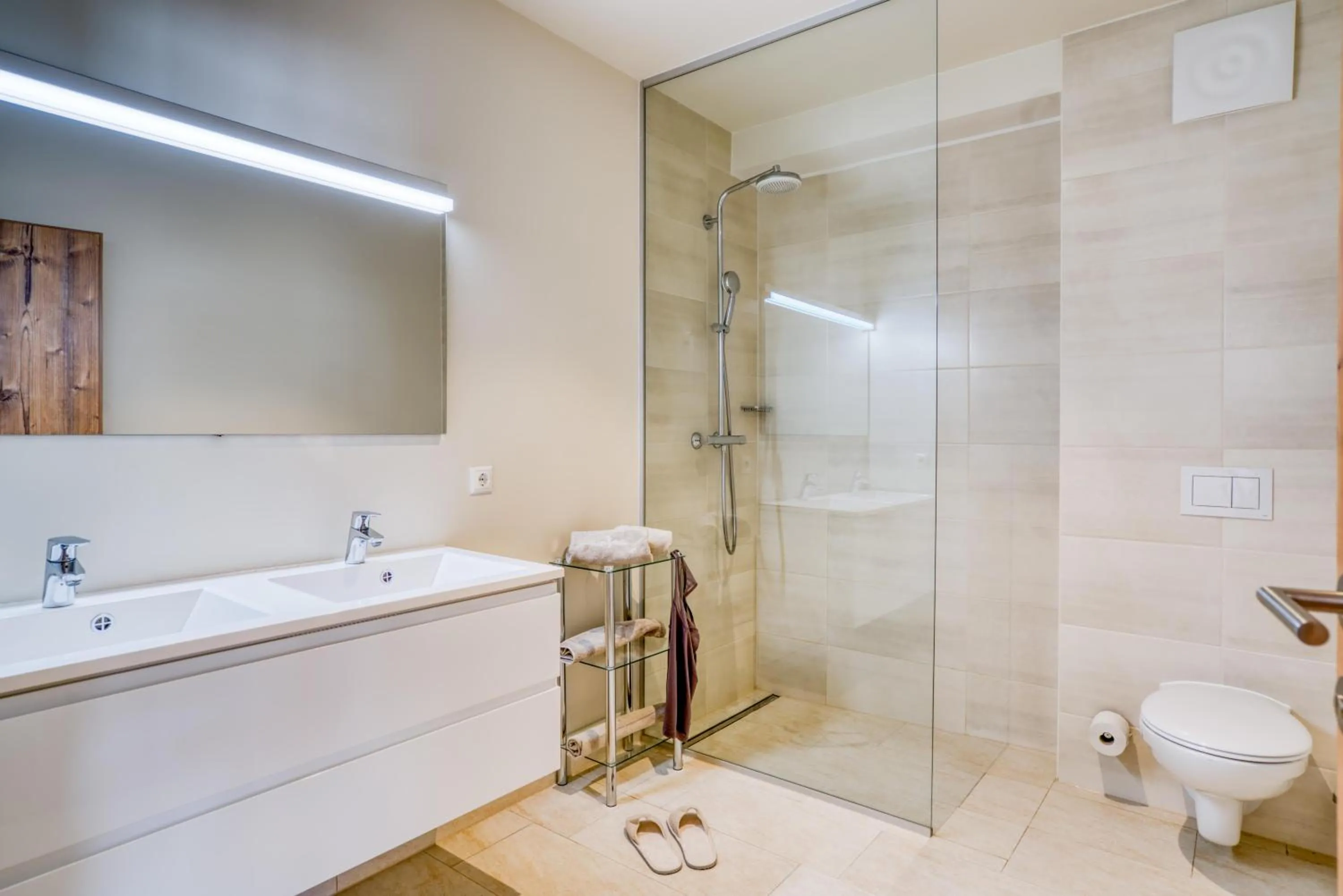 Shower in COOEE alpin Hotel Dachstein