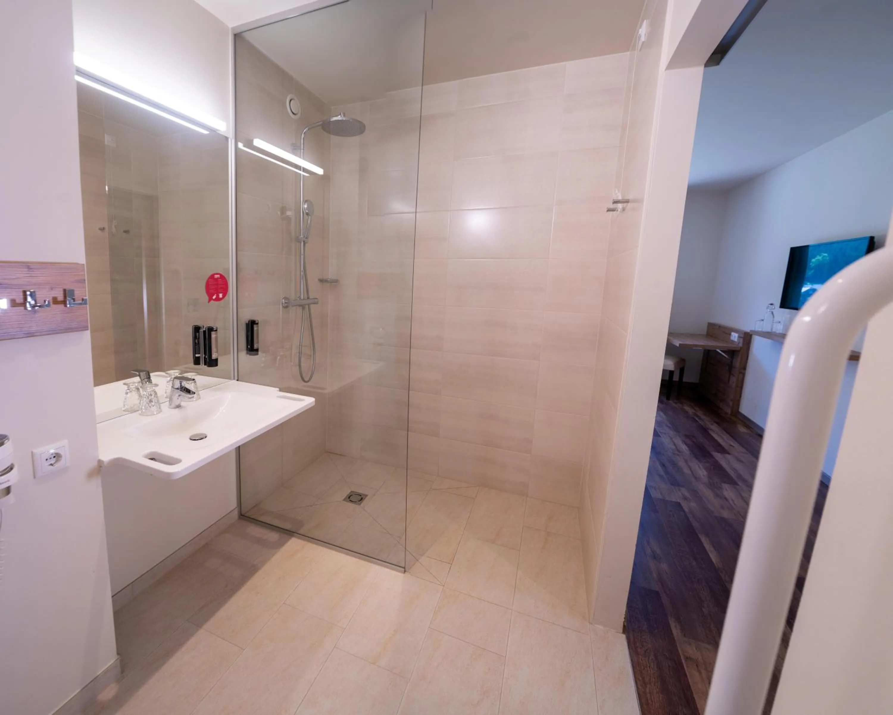 Shower in COOEE alpin Hotel Dachstein