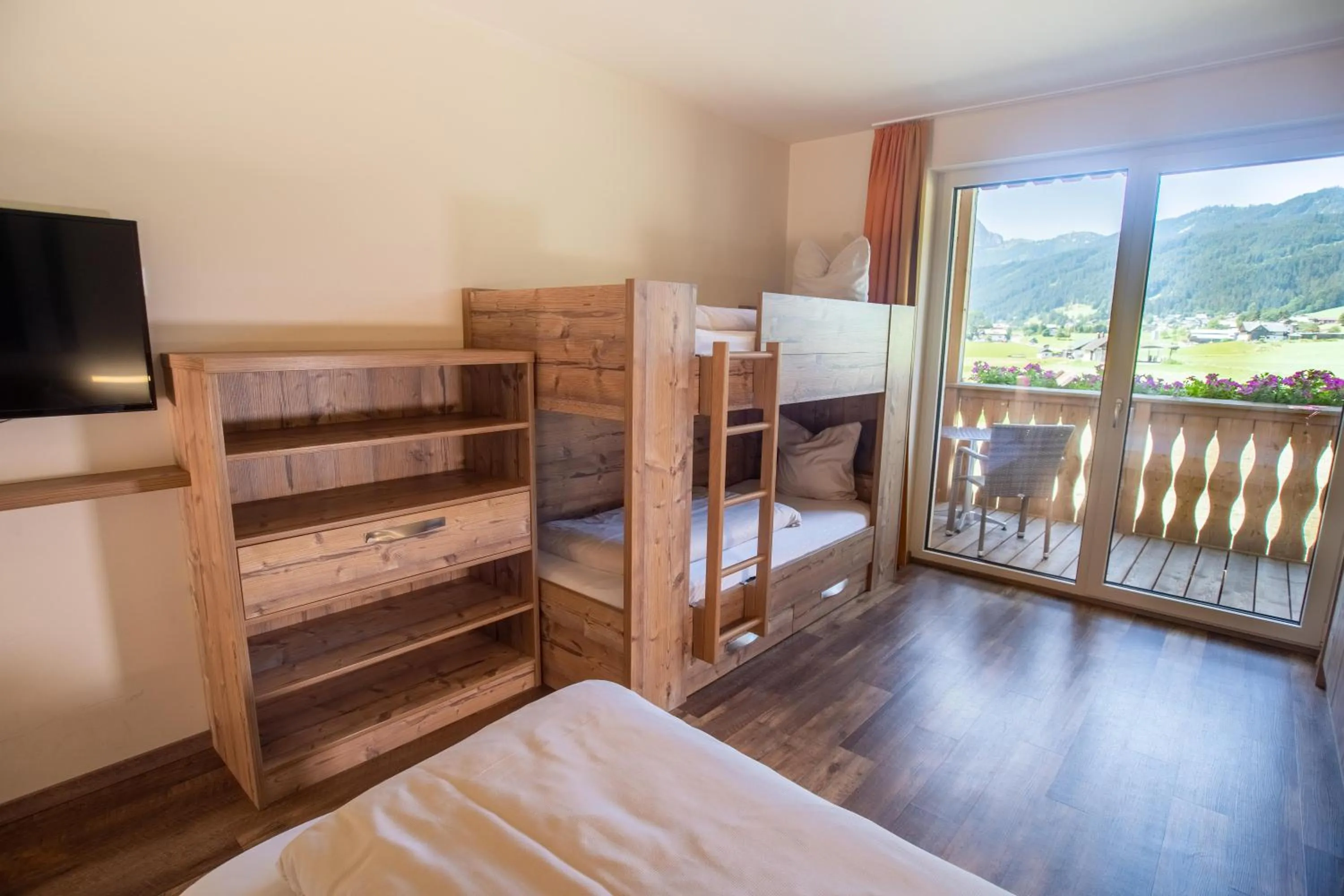 TV and multimedia, Bed in COOEE alpin Hotel Dachstein